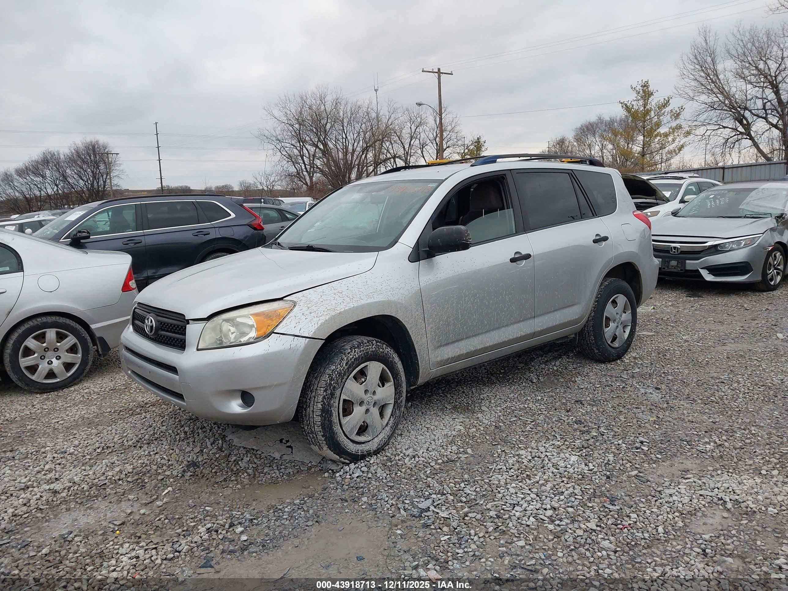 TOYOTA RAV4 image 2