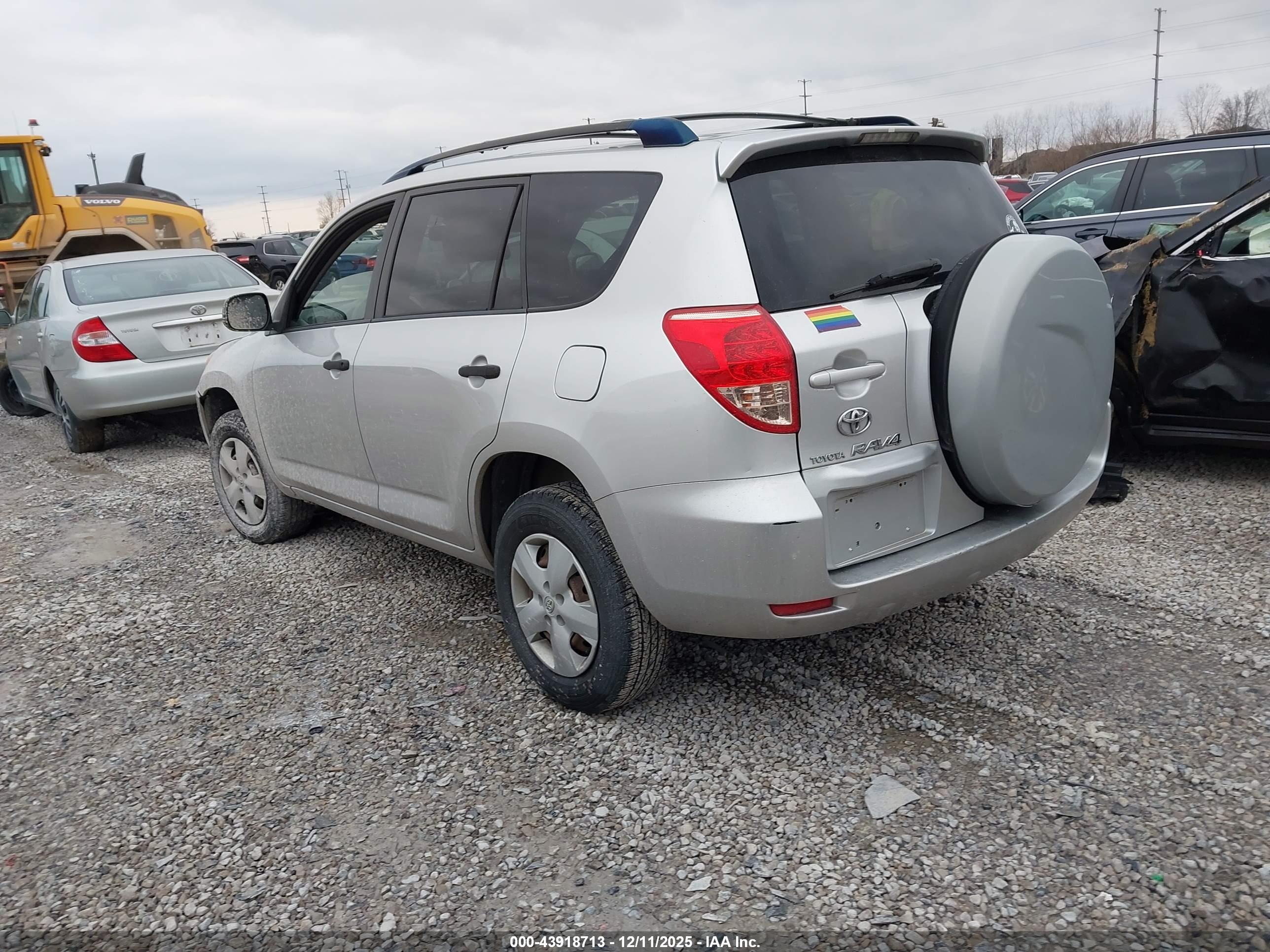 TOYOTA RAV4 image 3