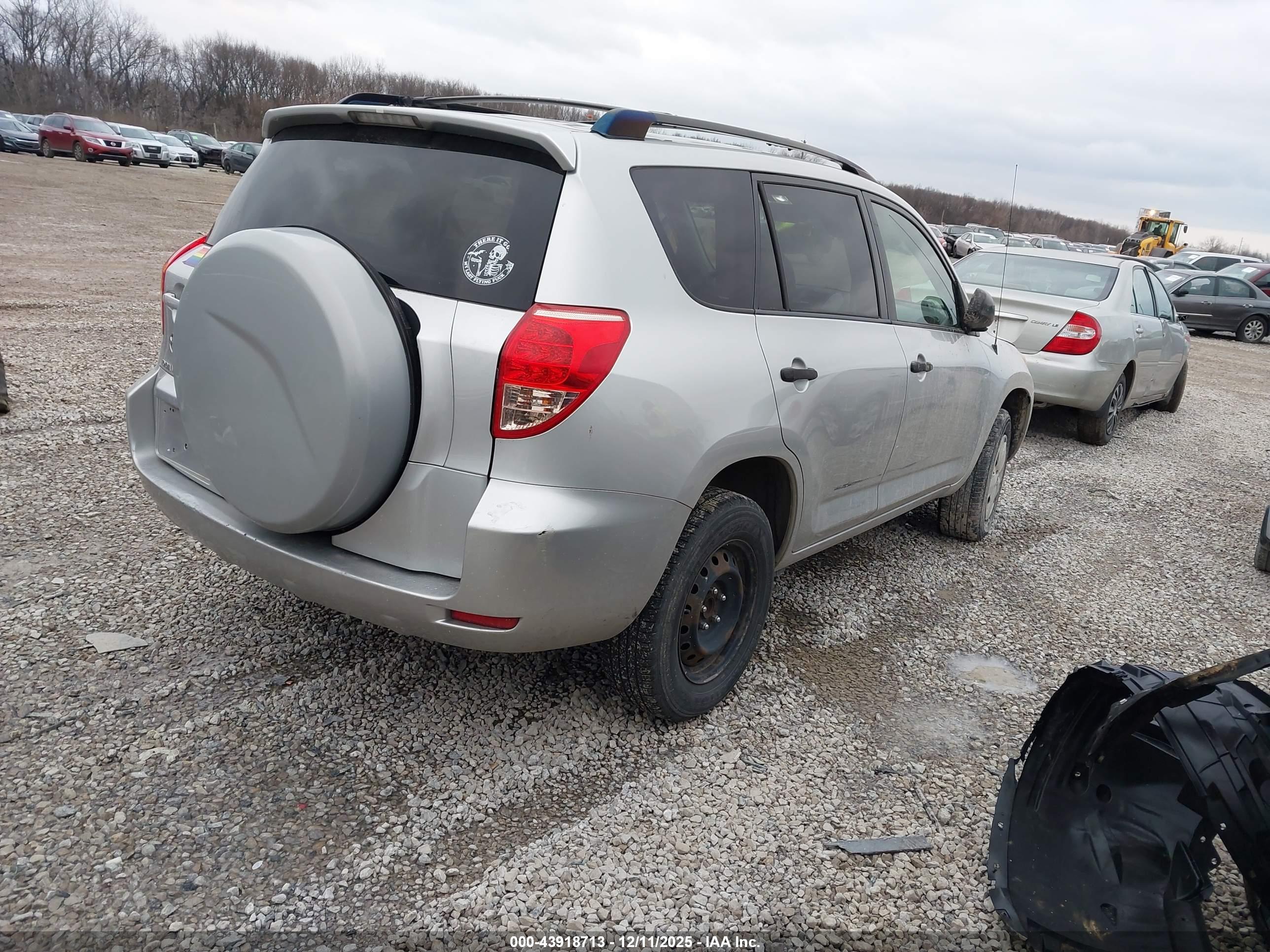 TOYOTA RAV4 image 4