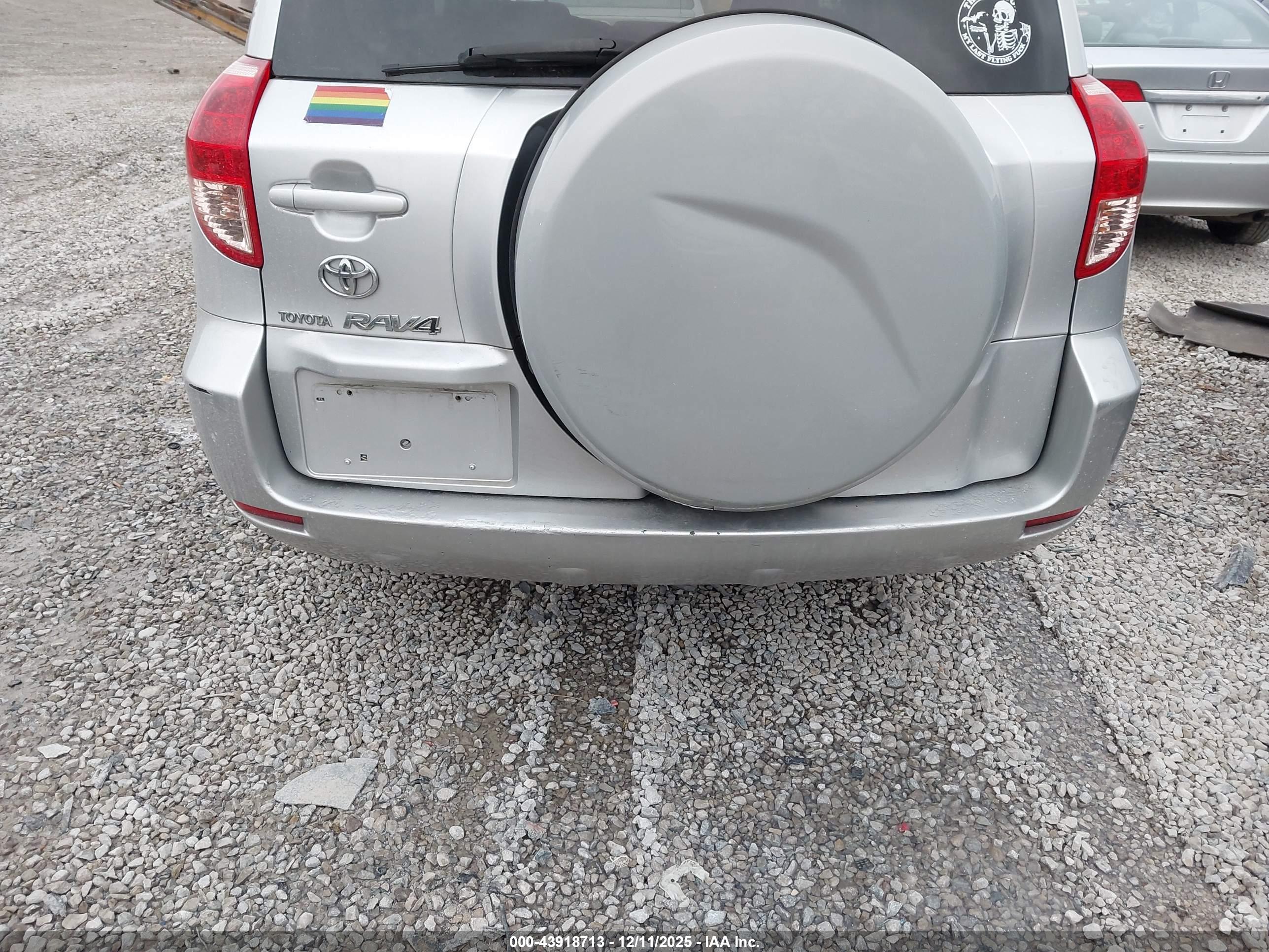 TOYOTA RAV4 image 6