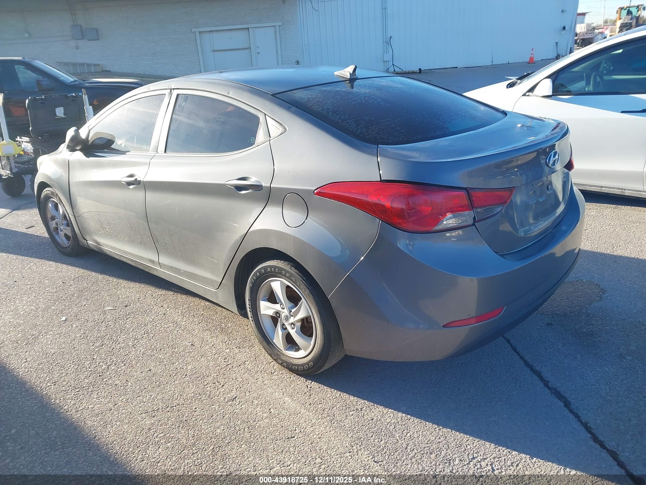HYUNDAI ELANTRA image 3