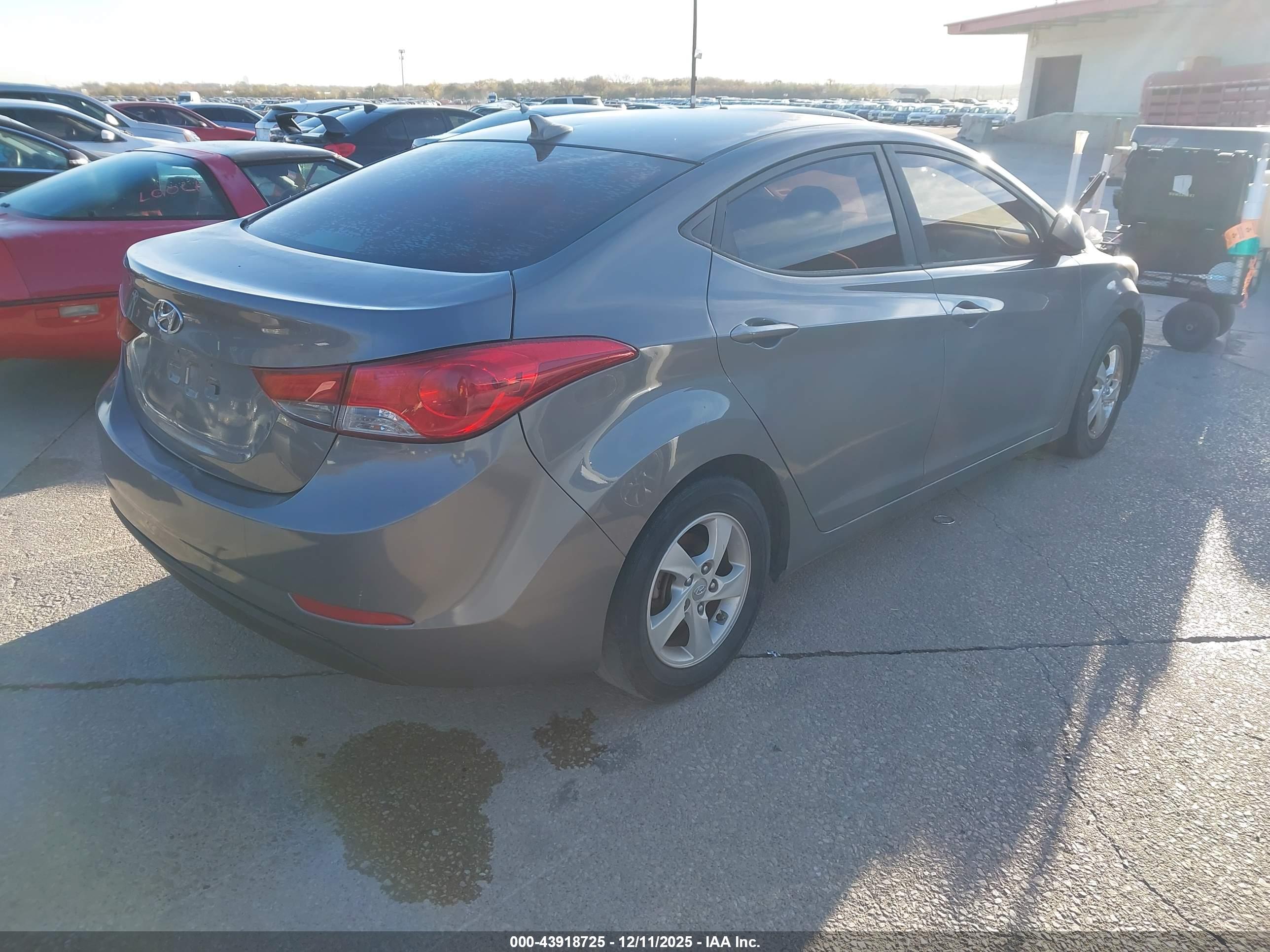 HYUNDAI ELANTRA image 4
