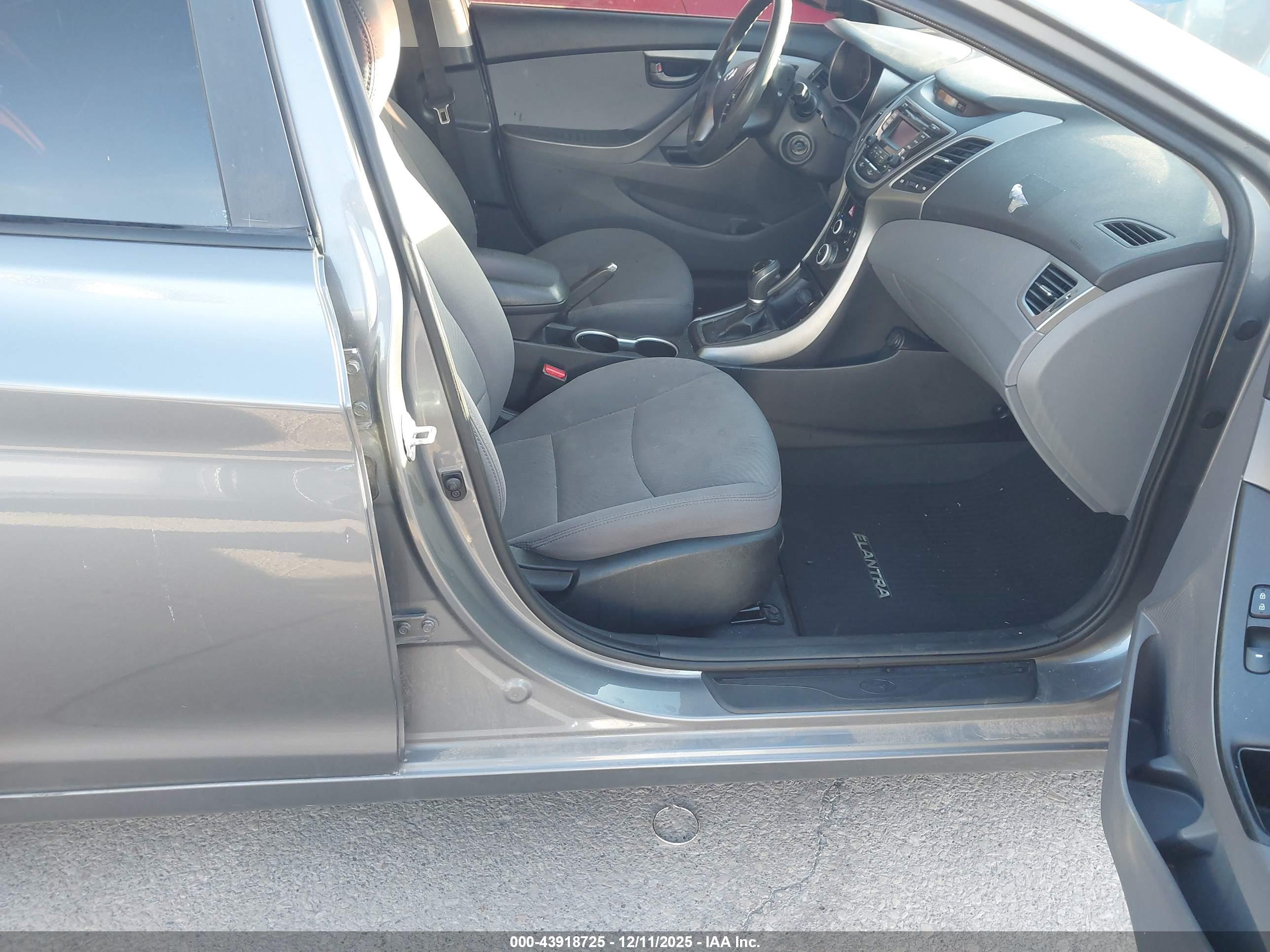 HYUNDAI ELANTRA image 5
