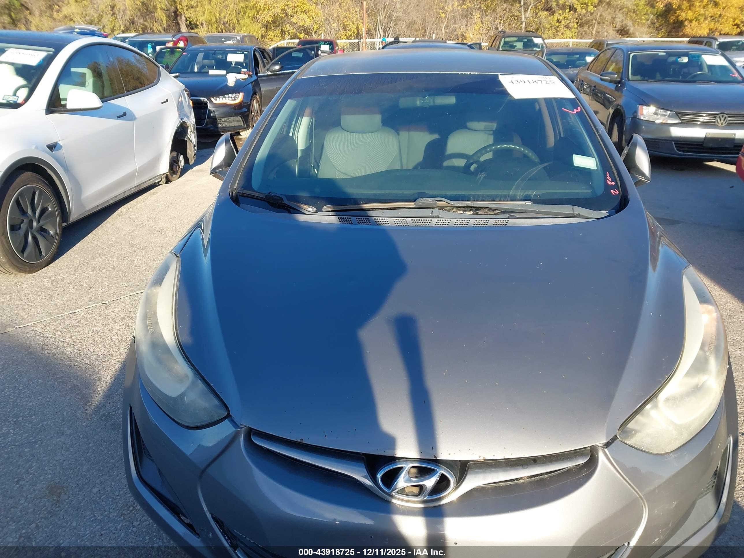 HYUNDAI ELANTRA image 6