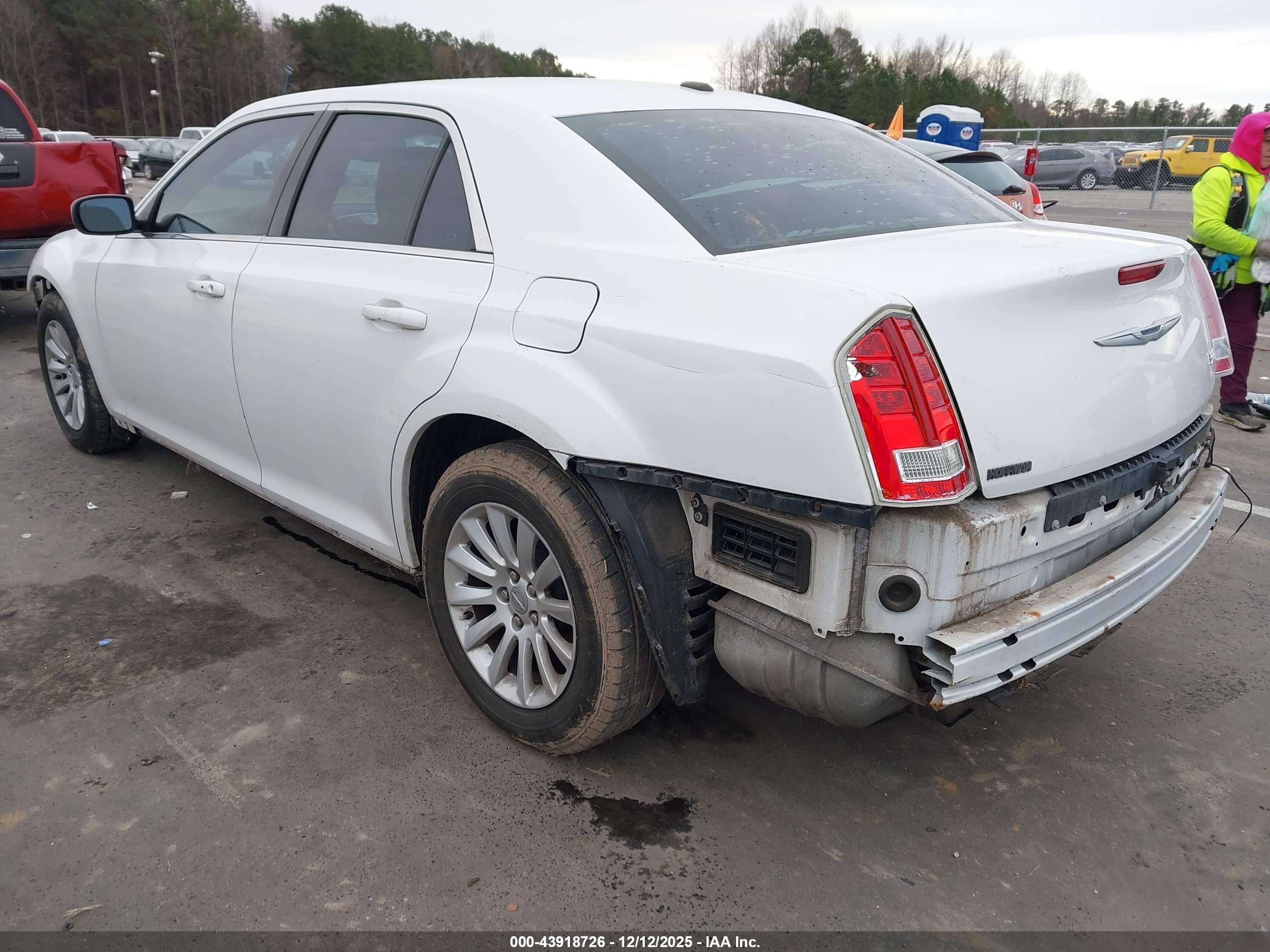 CHRYSLER 300 image 3