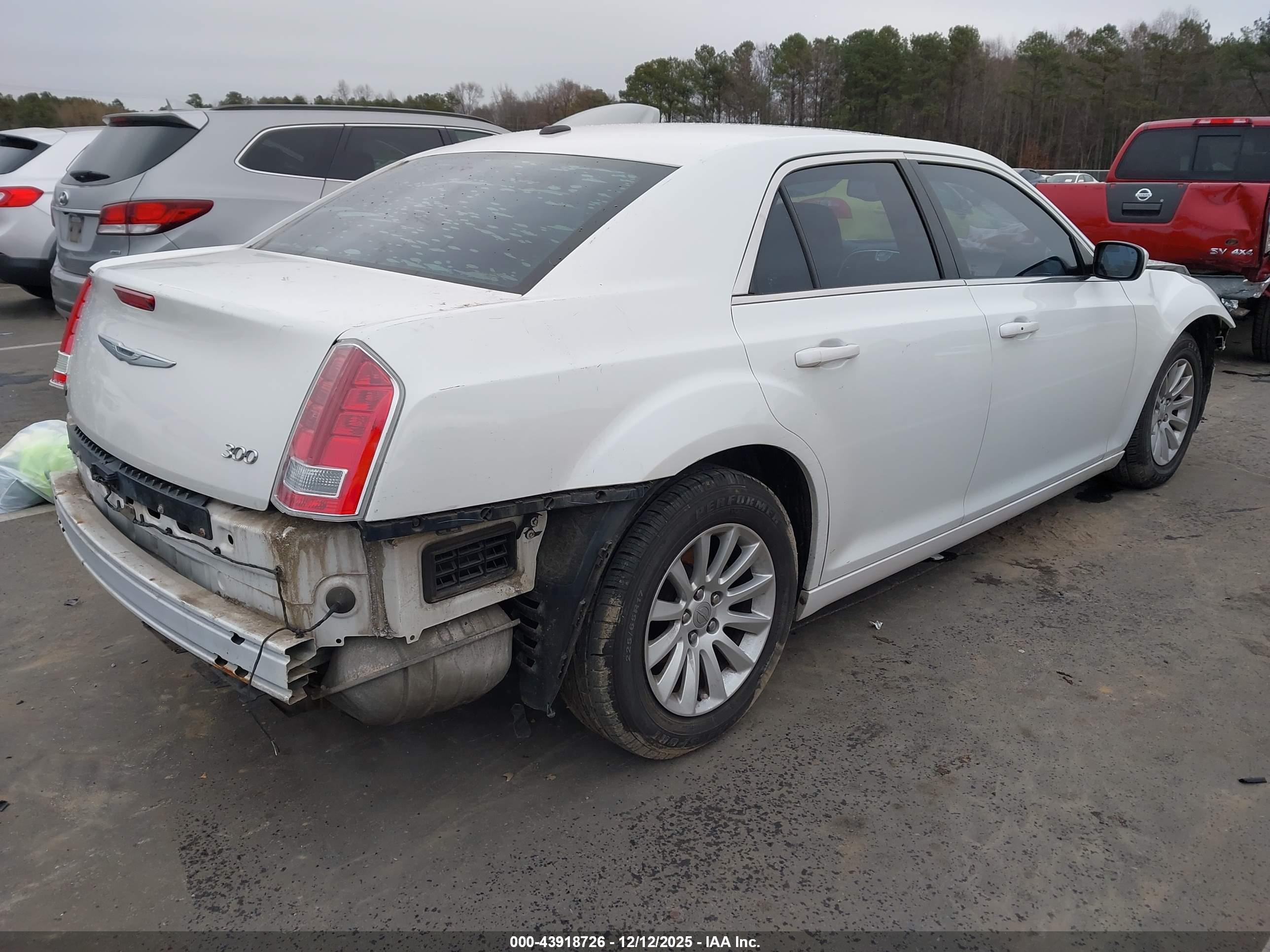 CHRYSLER 300 image 4