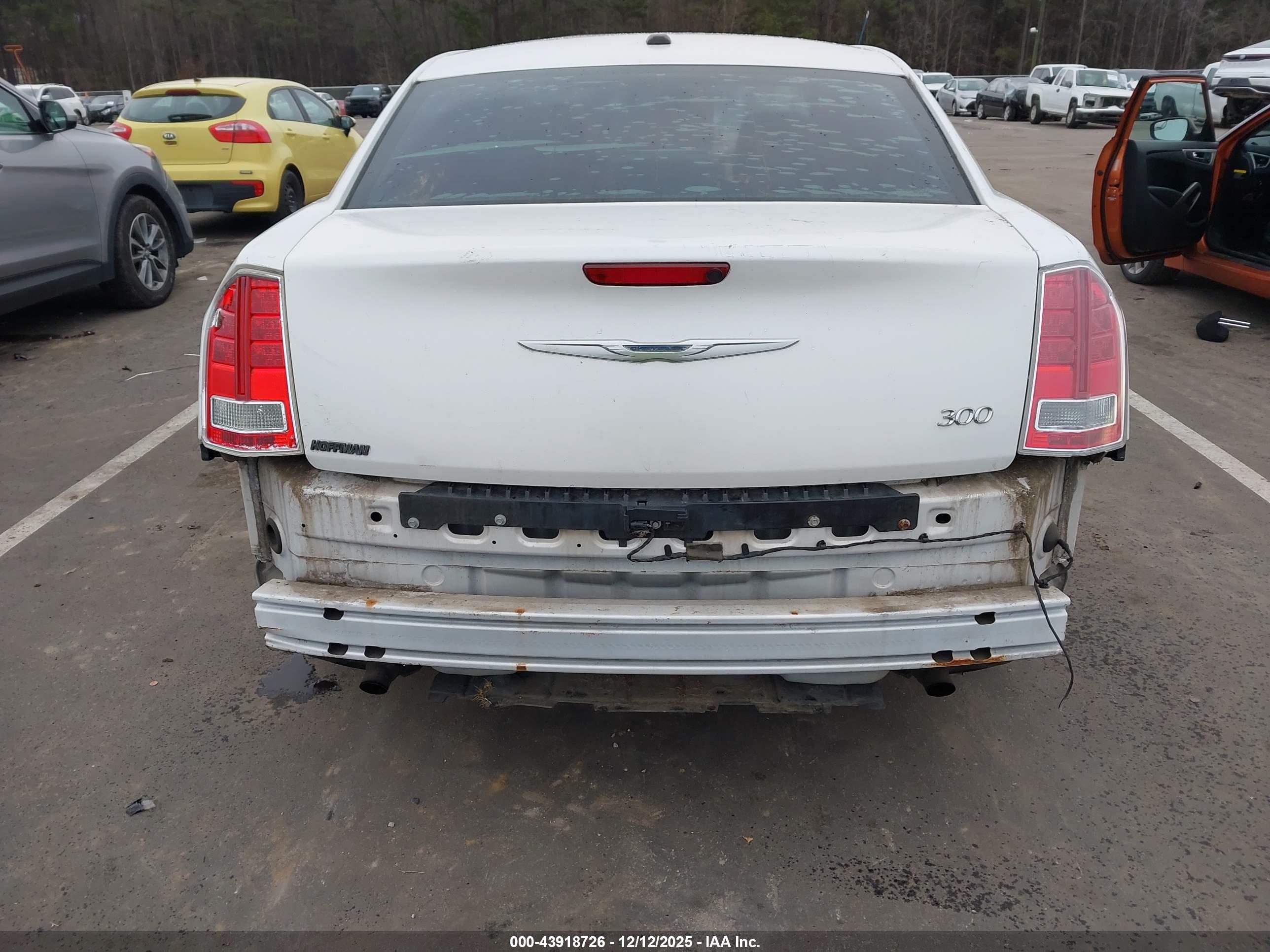 CHRYSLER 300 image 6