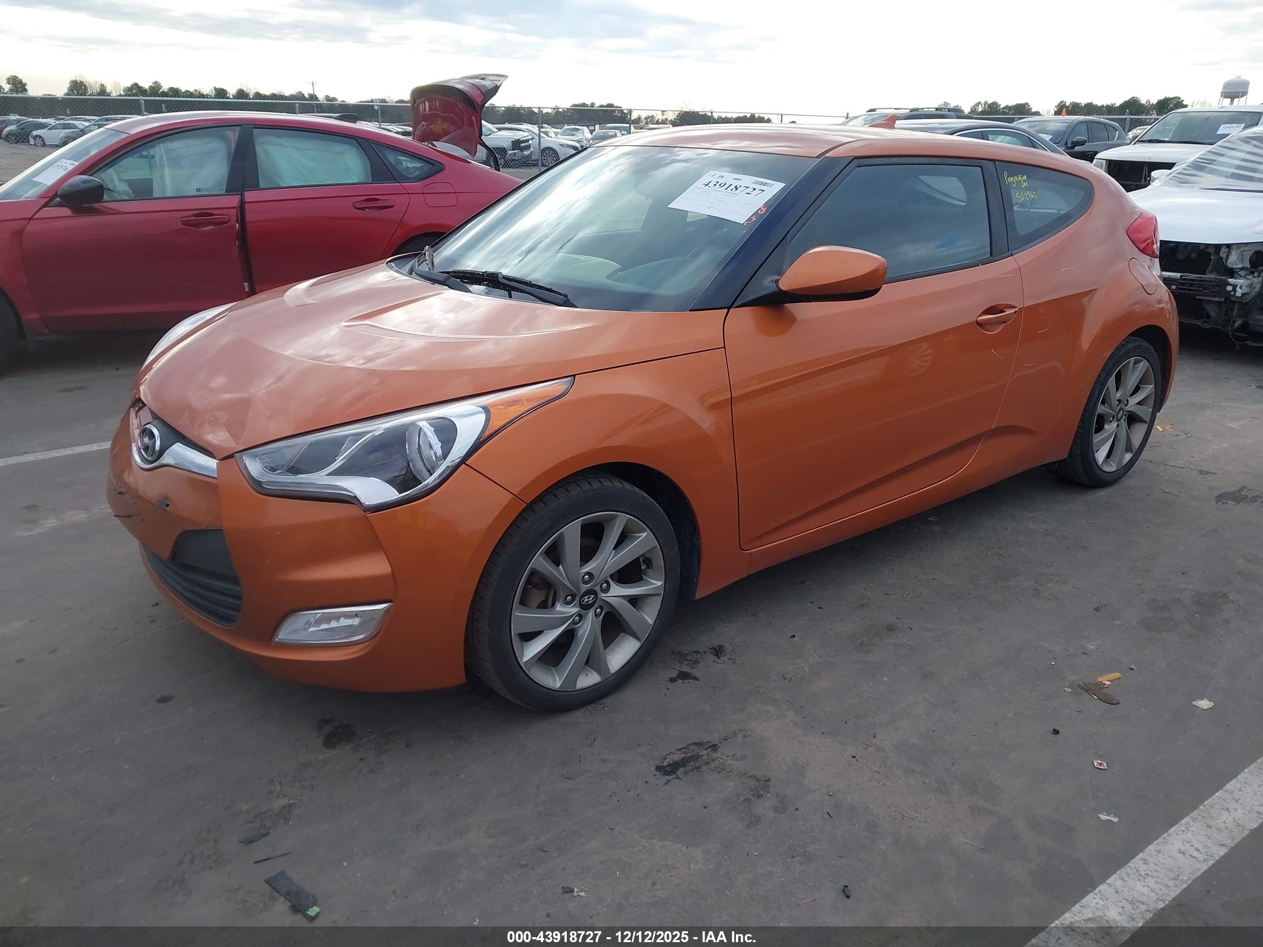 HYUNDAI VELOSTER image 2