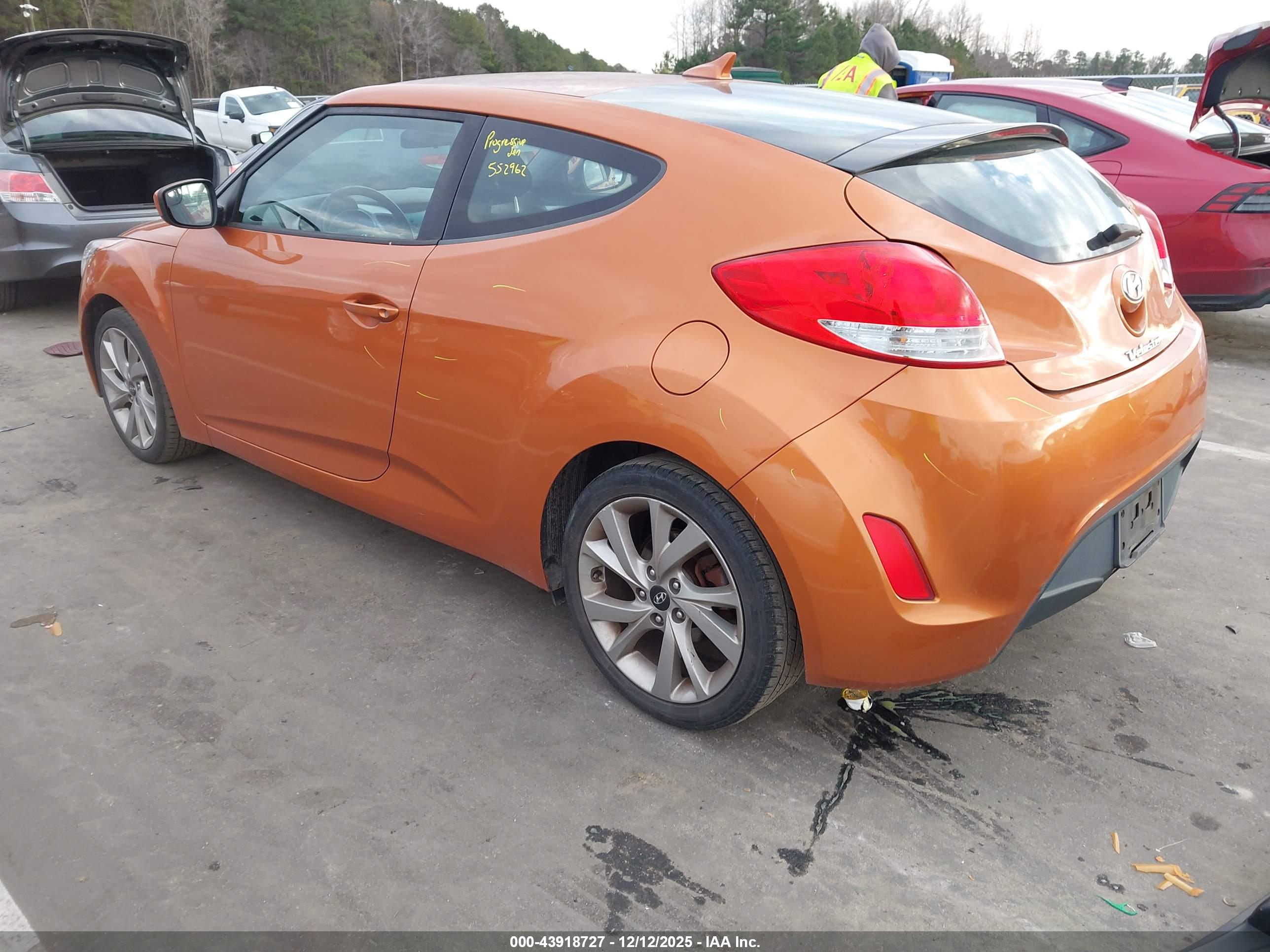 HYUNDAI VELOSTER image 3