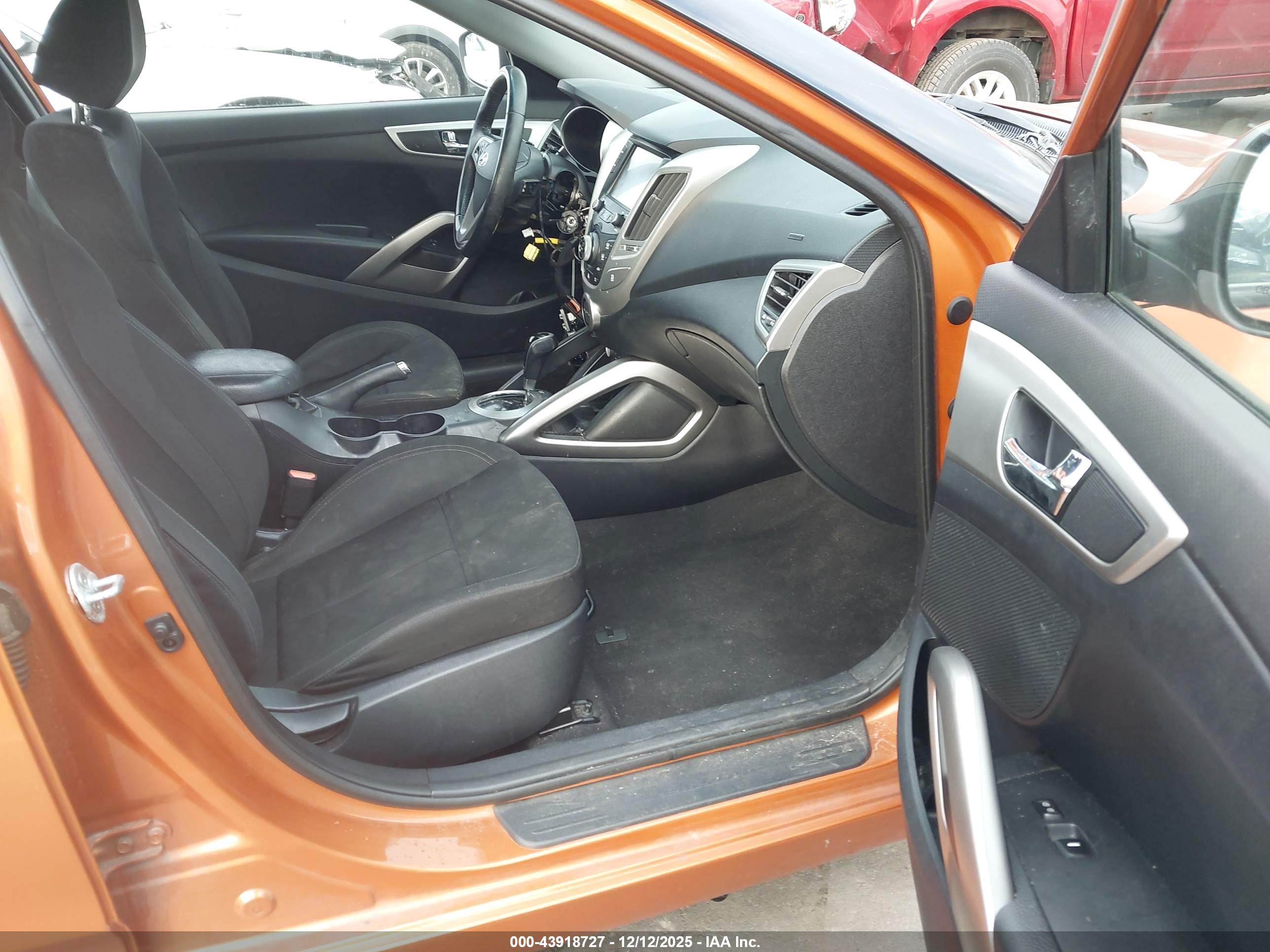 HYUNDAI VELOSTER image 5