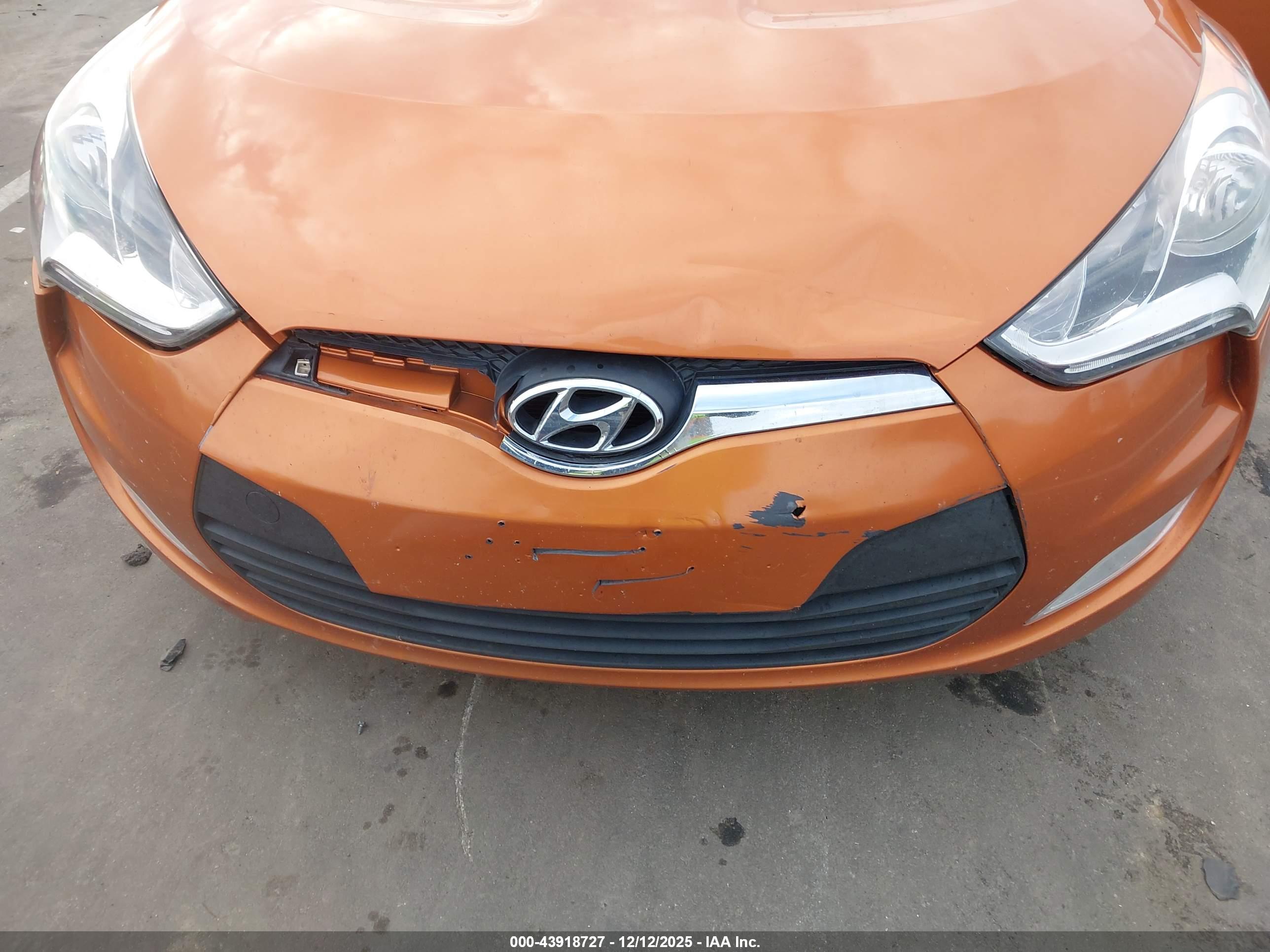 HYUNDAI VELOSTER image 6