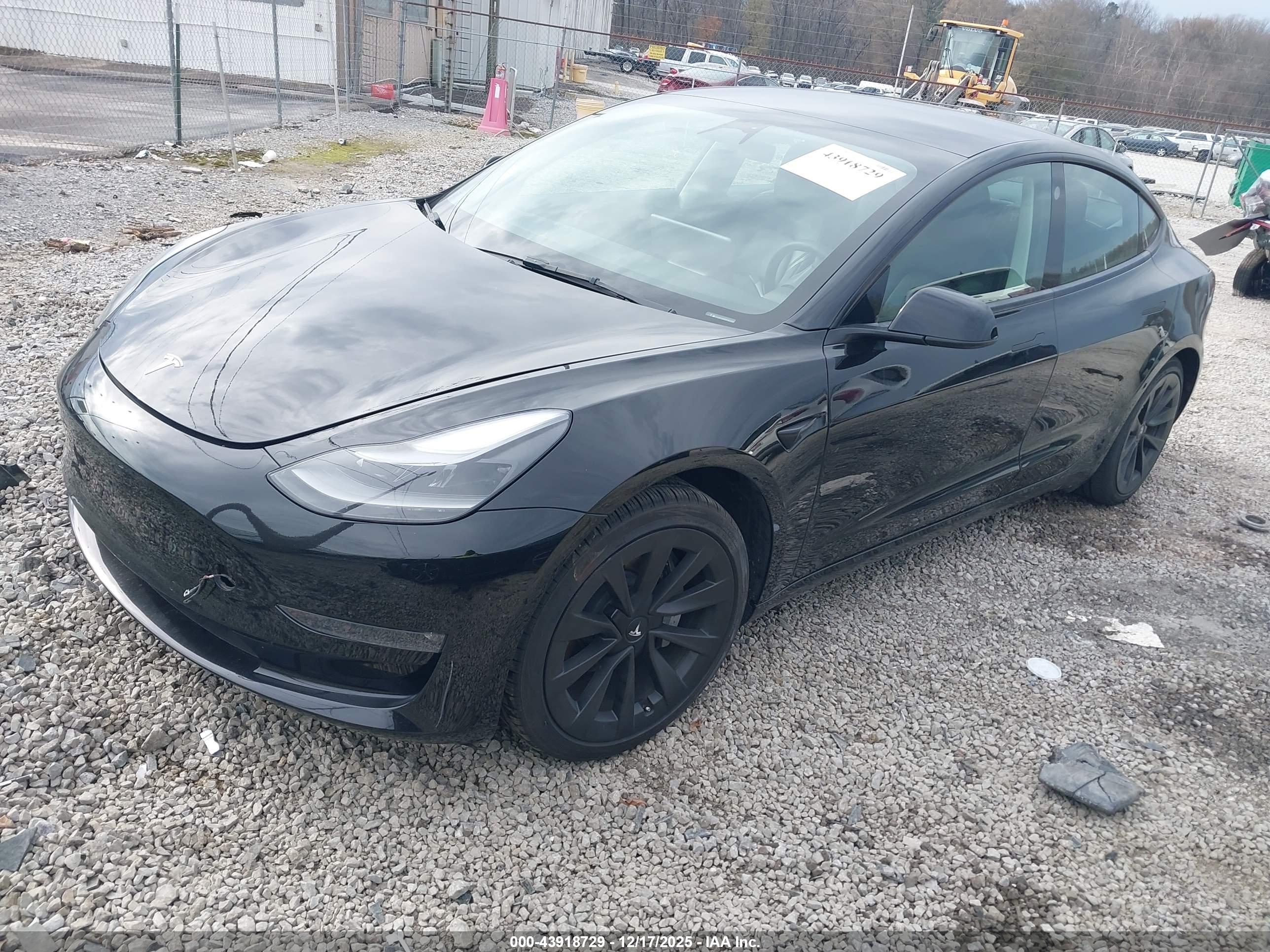 TESLA MODEL image 2