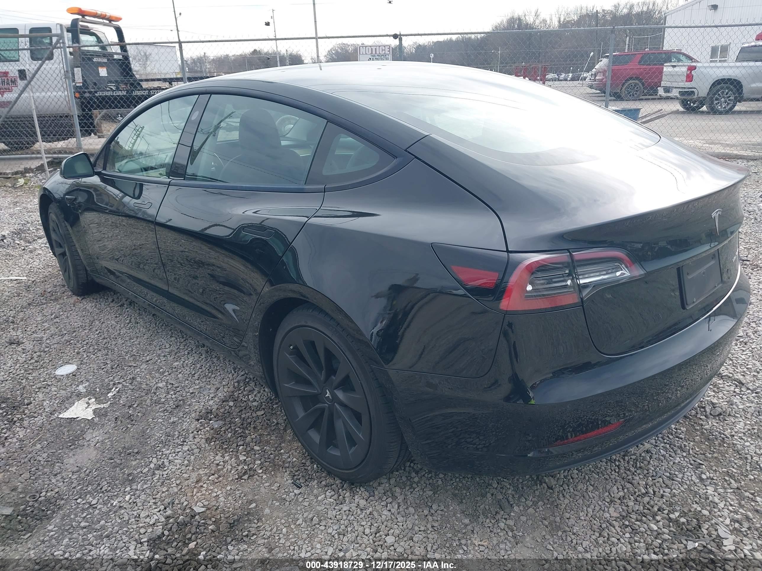 TESLA MODEL image 3