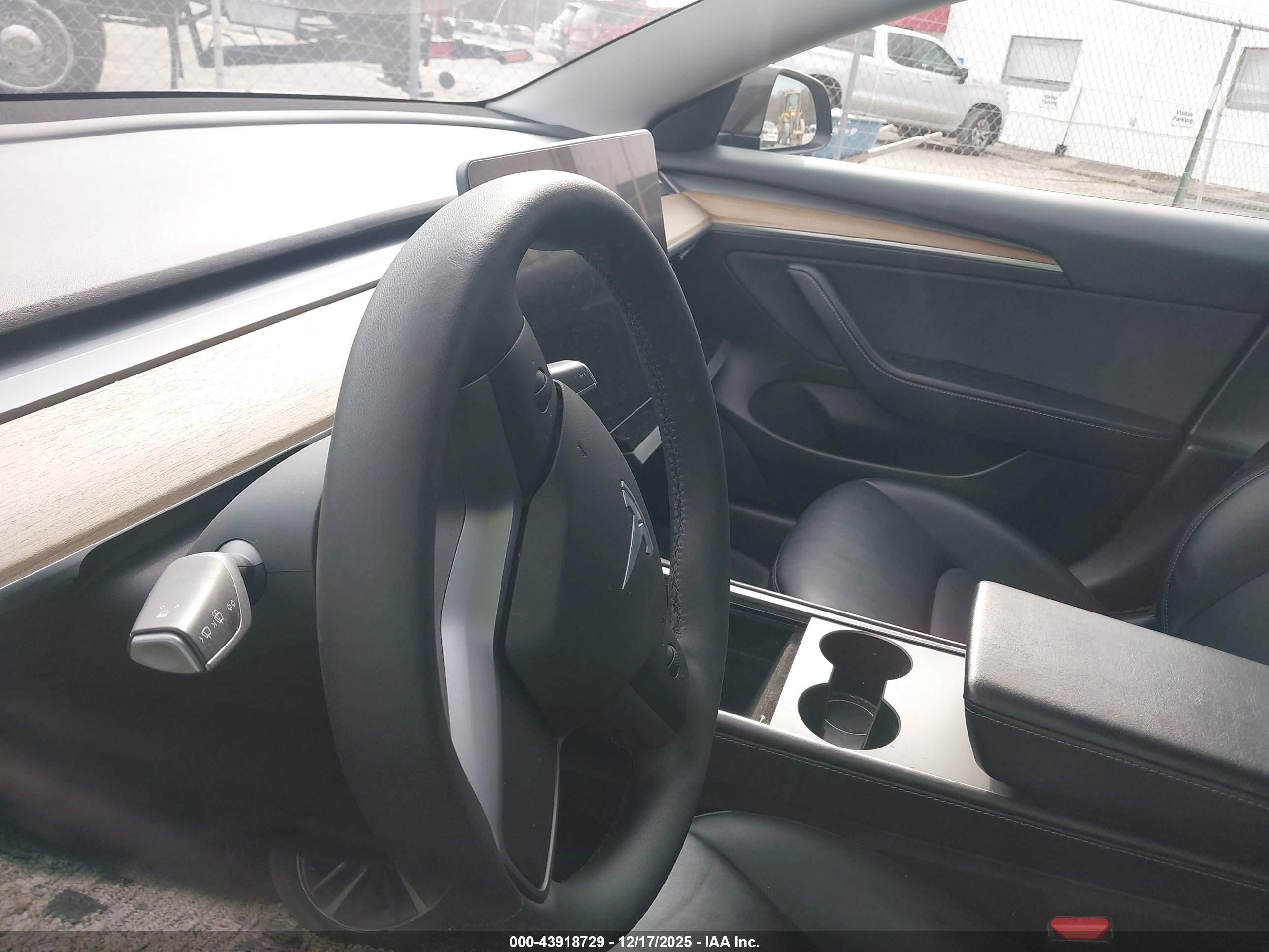 TESLA MODEL image 7