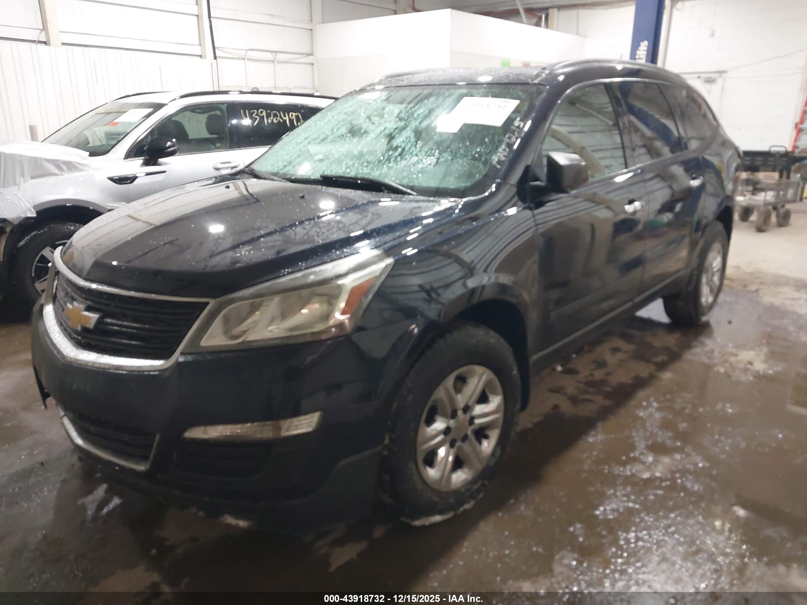 CHEVROLET TRAVERSE image 2