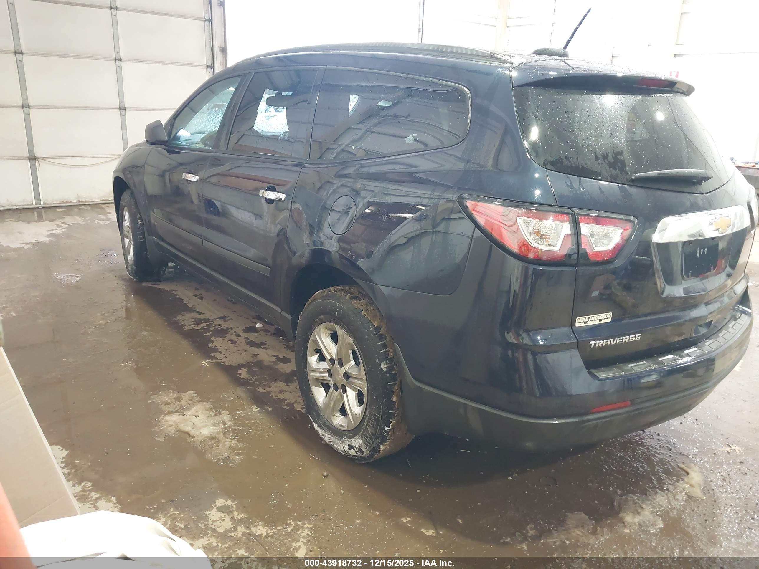 CHEVROLET TRAVERSE image 3