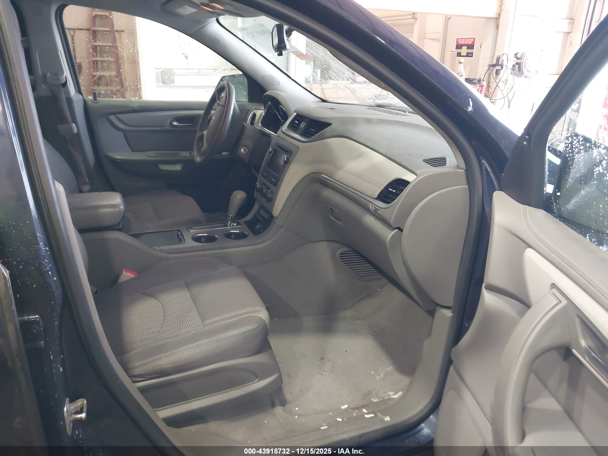 CHEVROLET TRAVERSE image 5