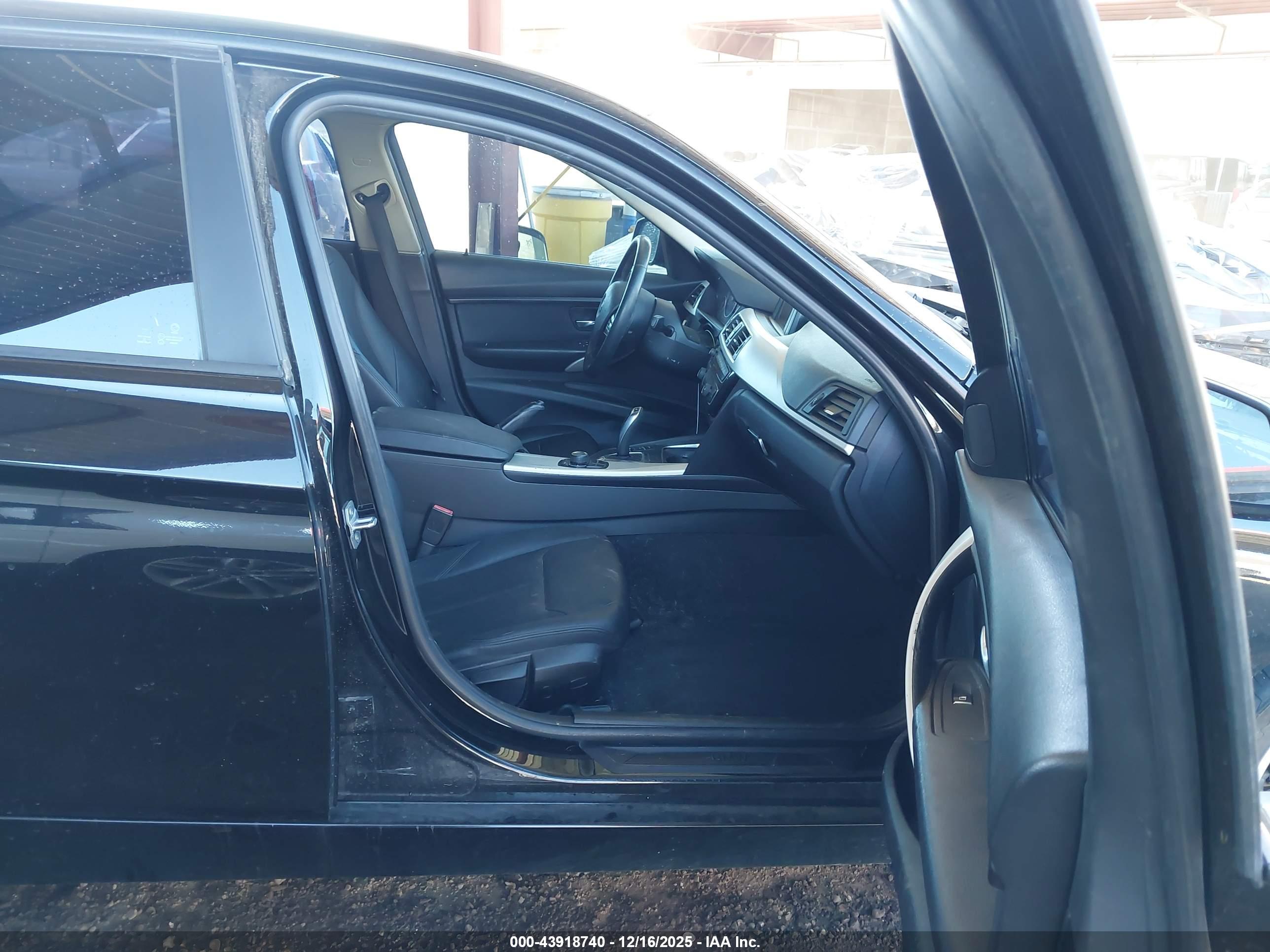 BMW 320I image 5