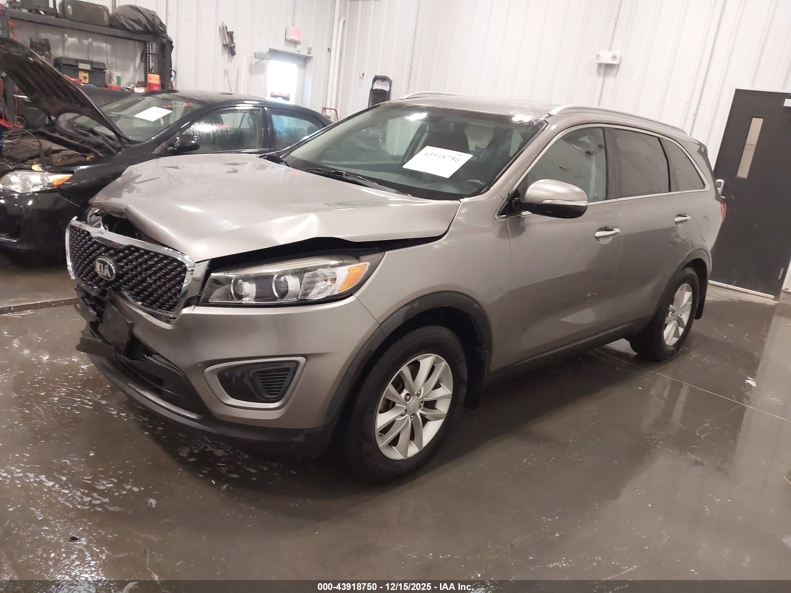 KIA SORENTO image 2
