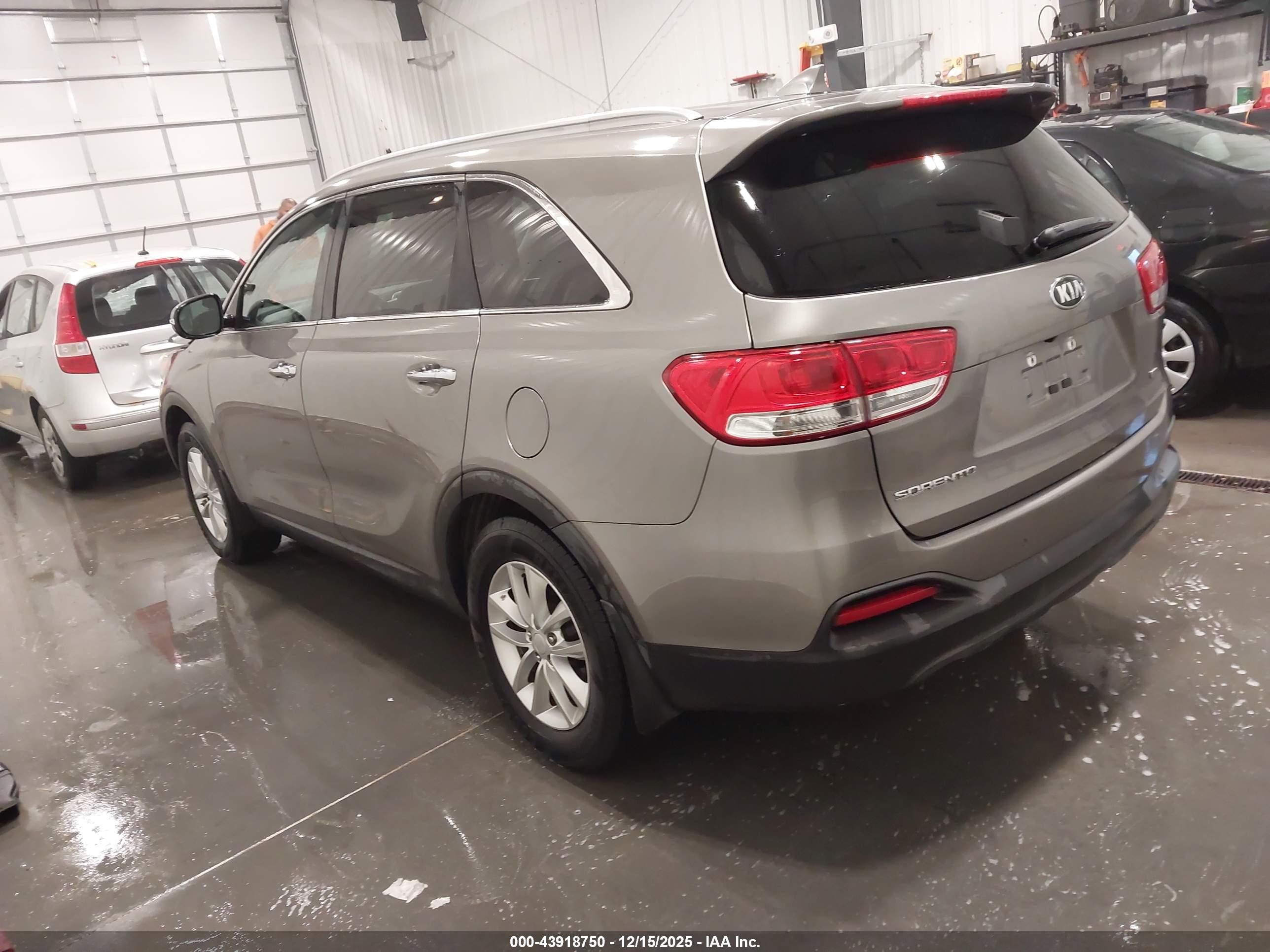 KIA SORENTO image 3