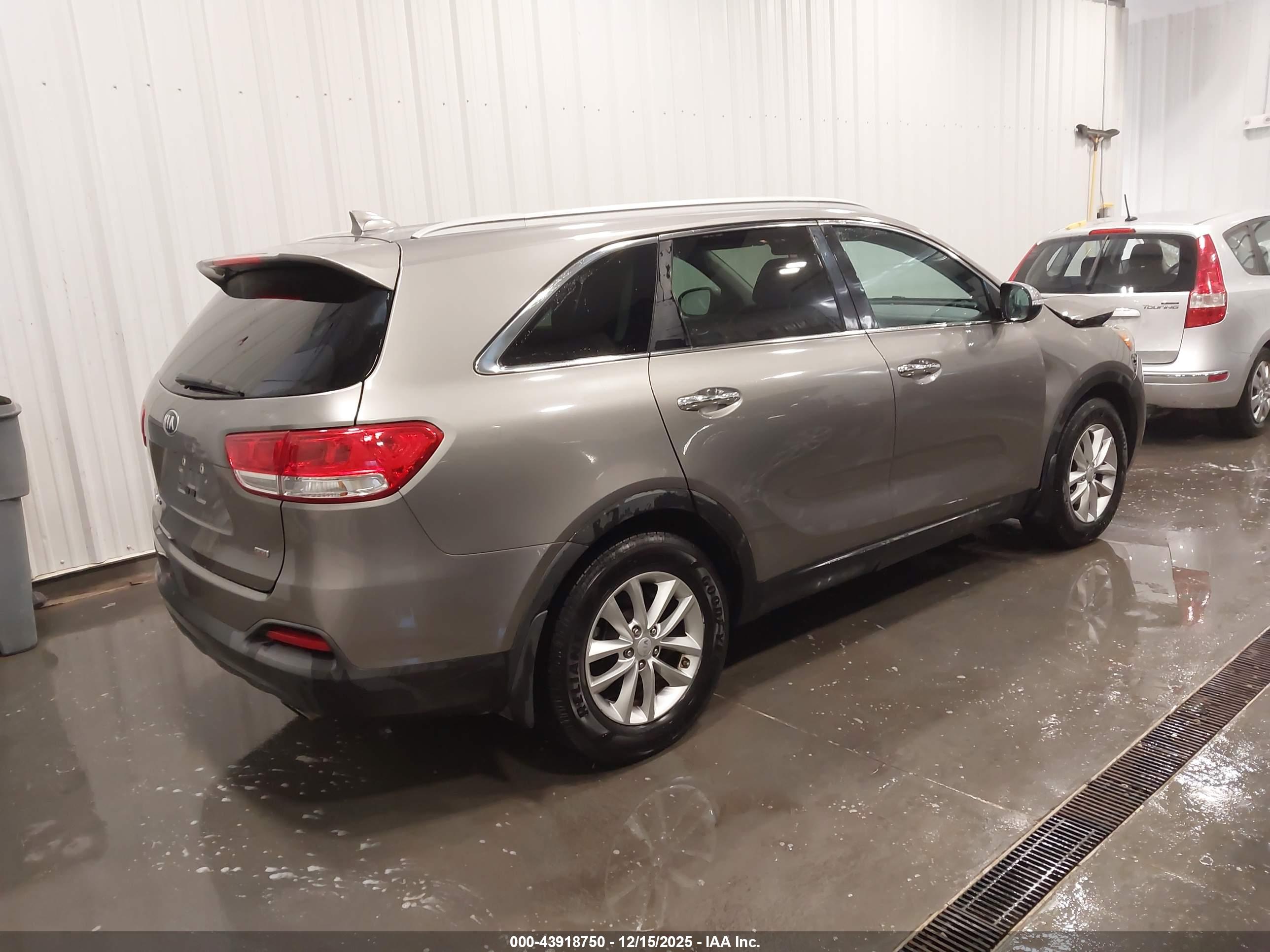 KIA SORENTO image 4