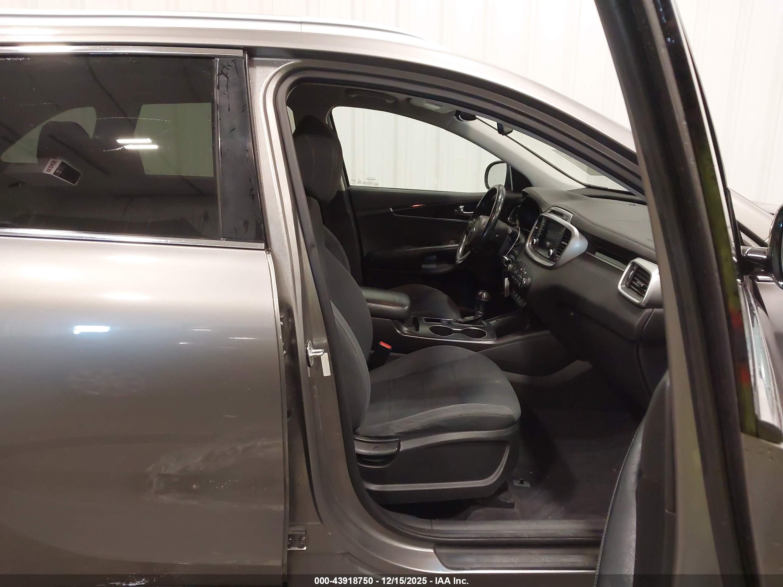 KIA SORENTO image 5