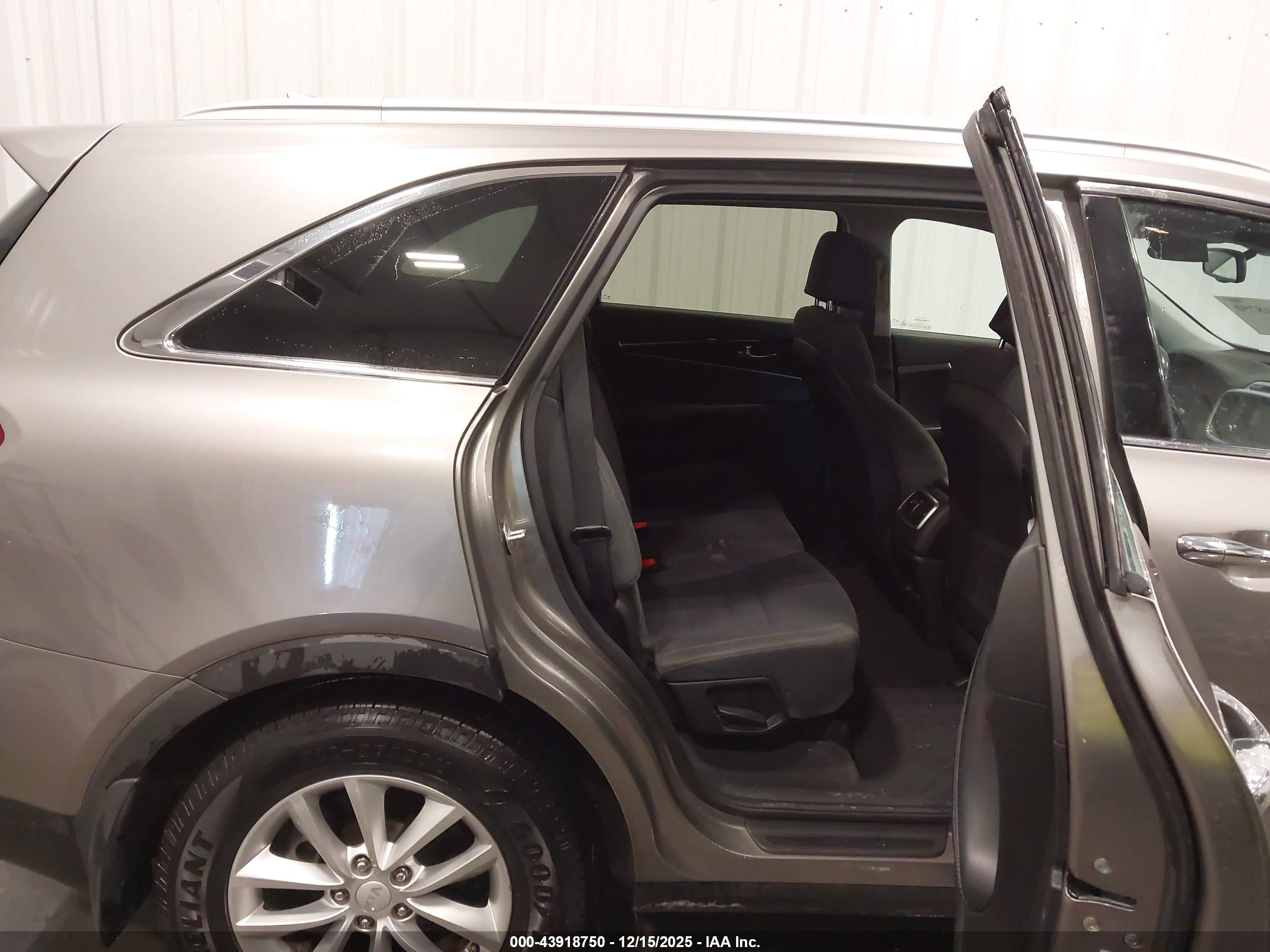 KIA SORENTO image 8