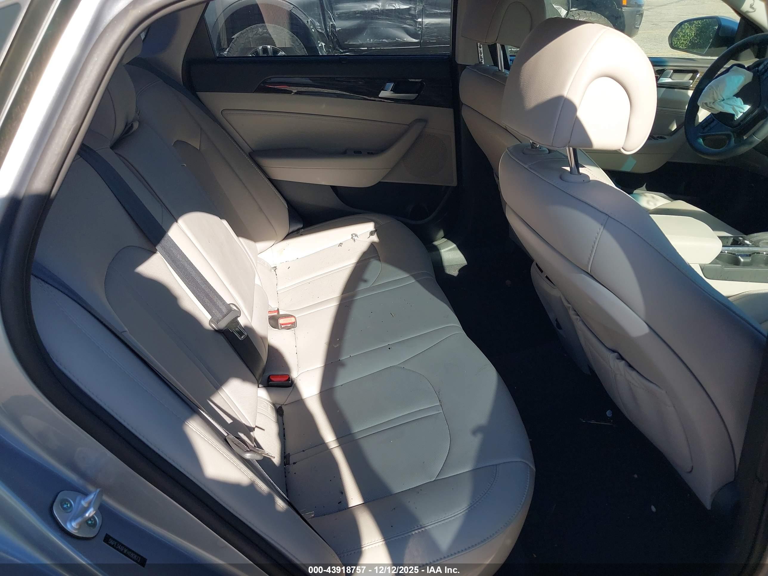 HYUNDAI SONATA image 8