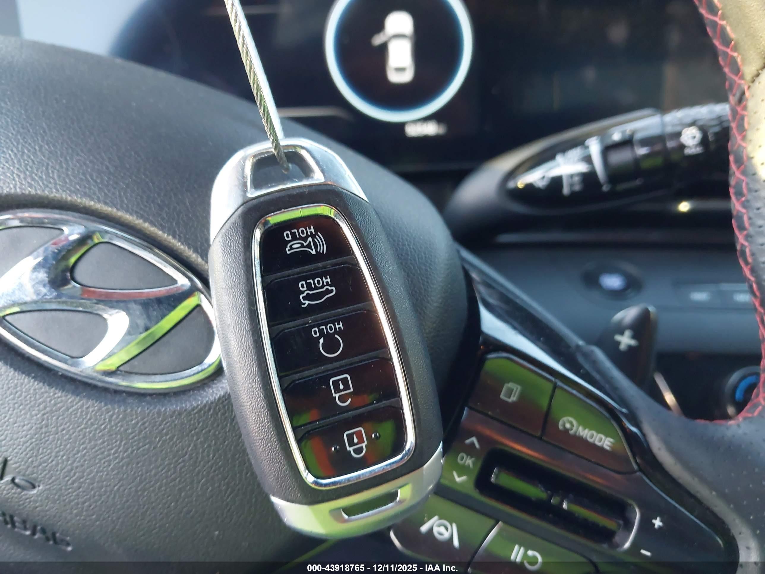 HYUNDAI ELANTRA image 11