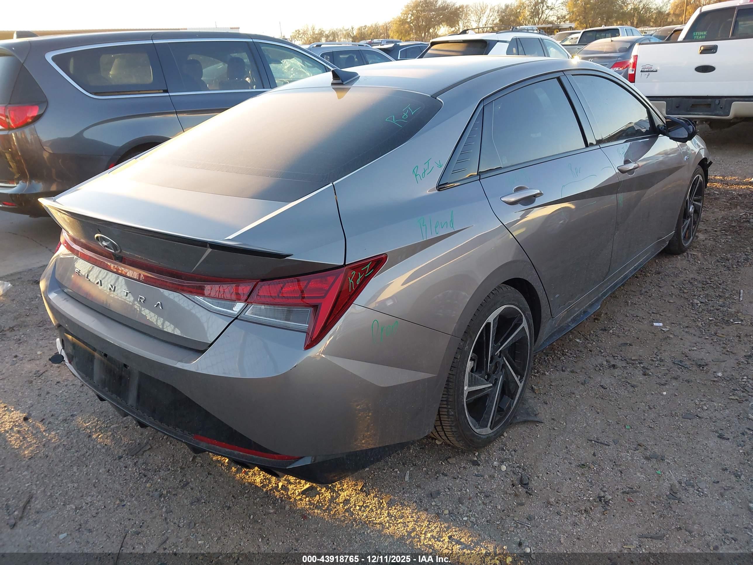 HYUNDAI ELANTRA image 4