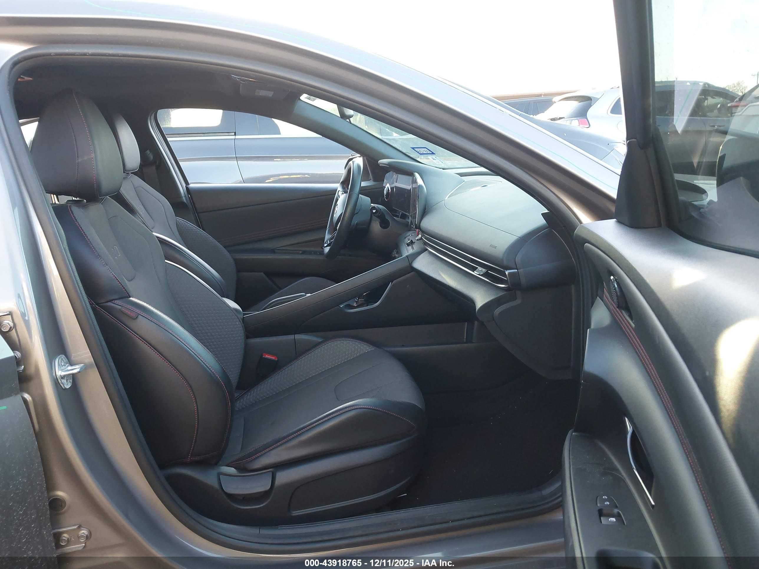 HYUNDAI ELANTRA image 5