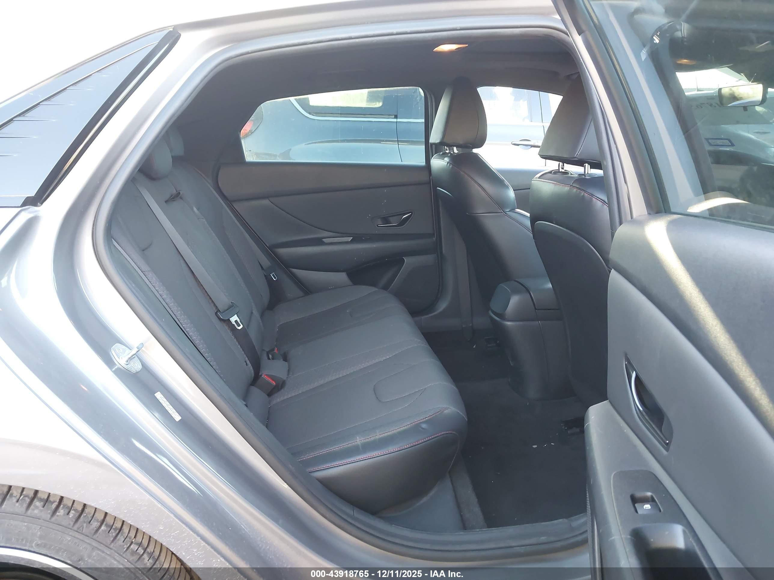HYUNDAI ELANTRA image 8