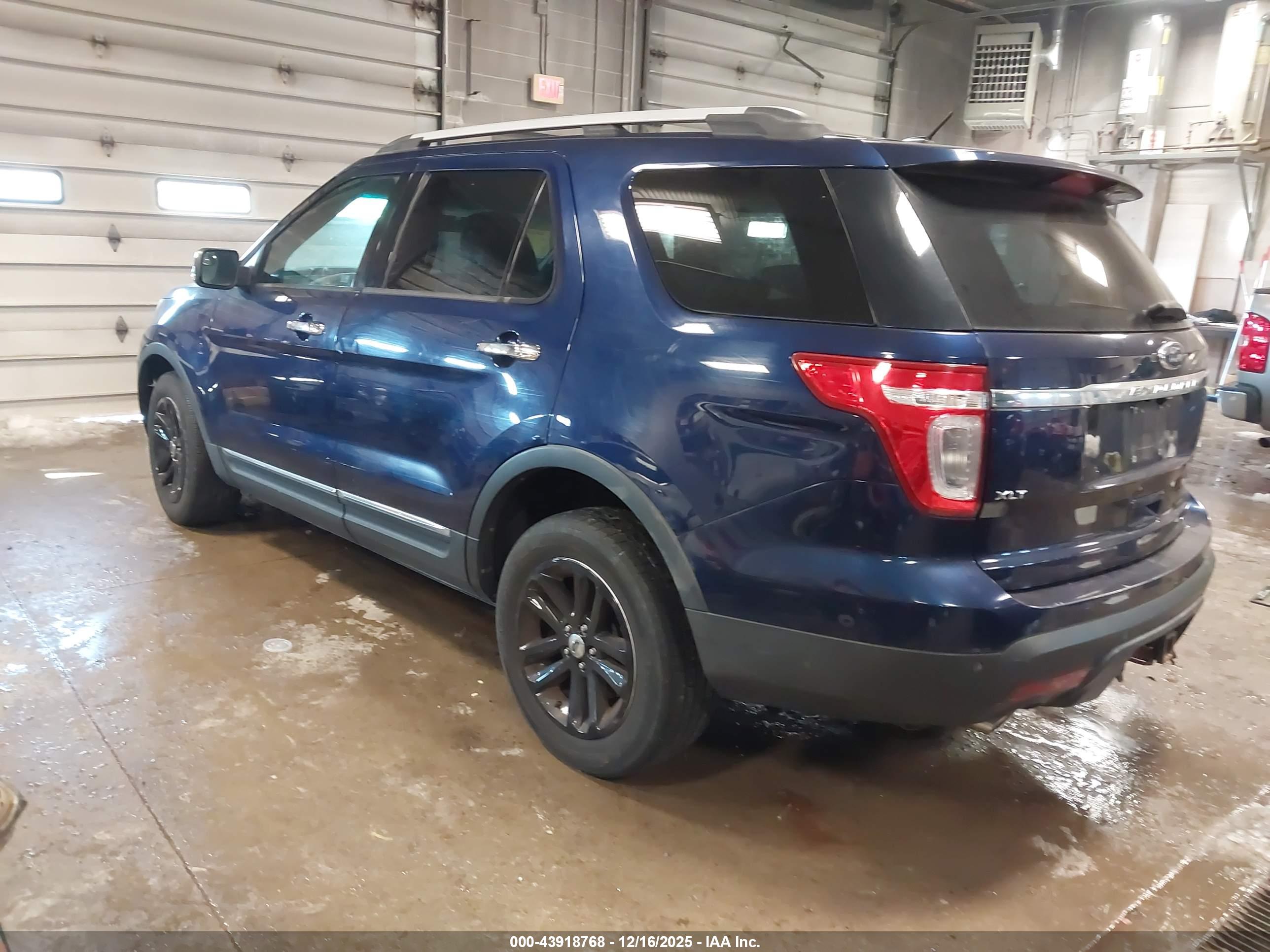 FORD EXPLORER image 3