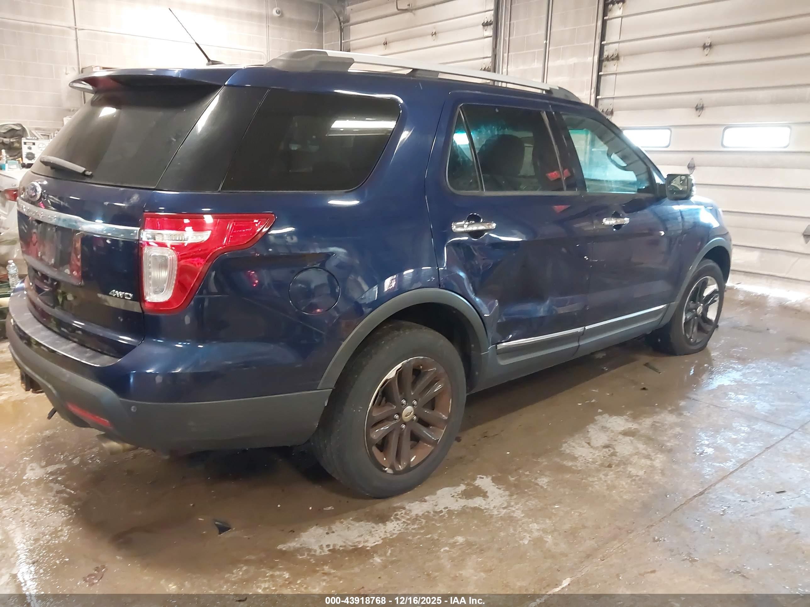 FORD EXPLORER image 4