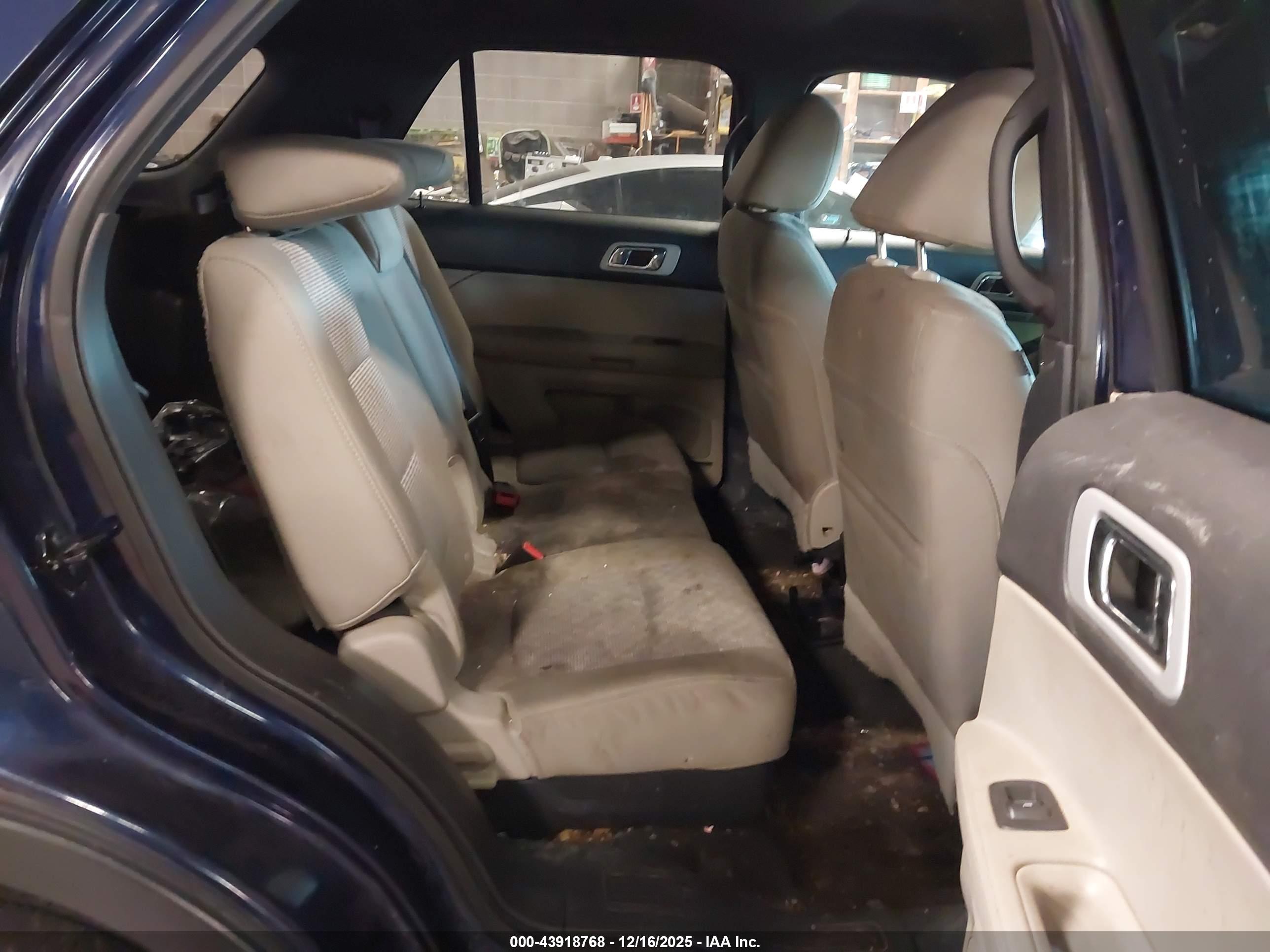 FORD EXPLORER image 8