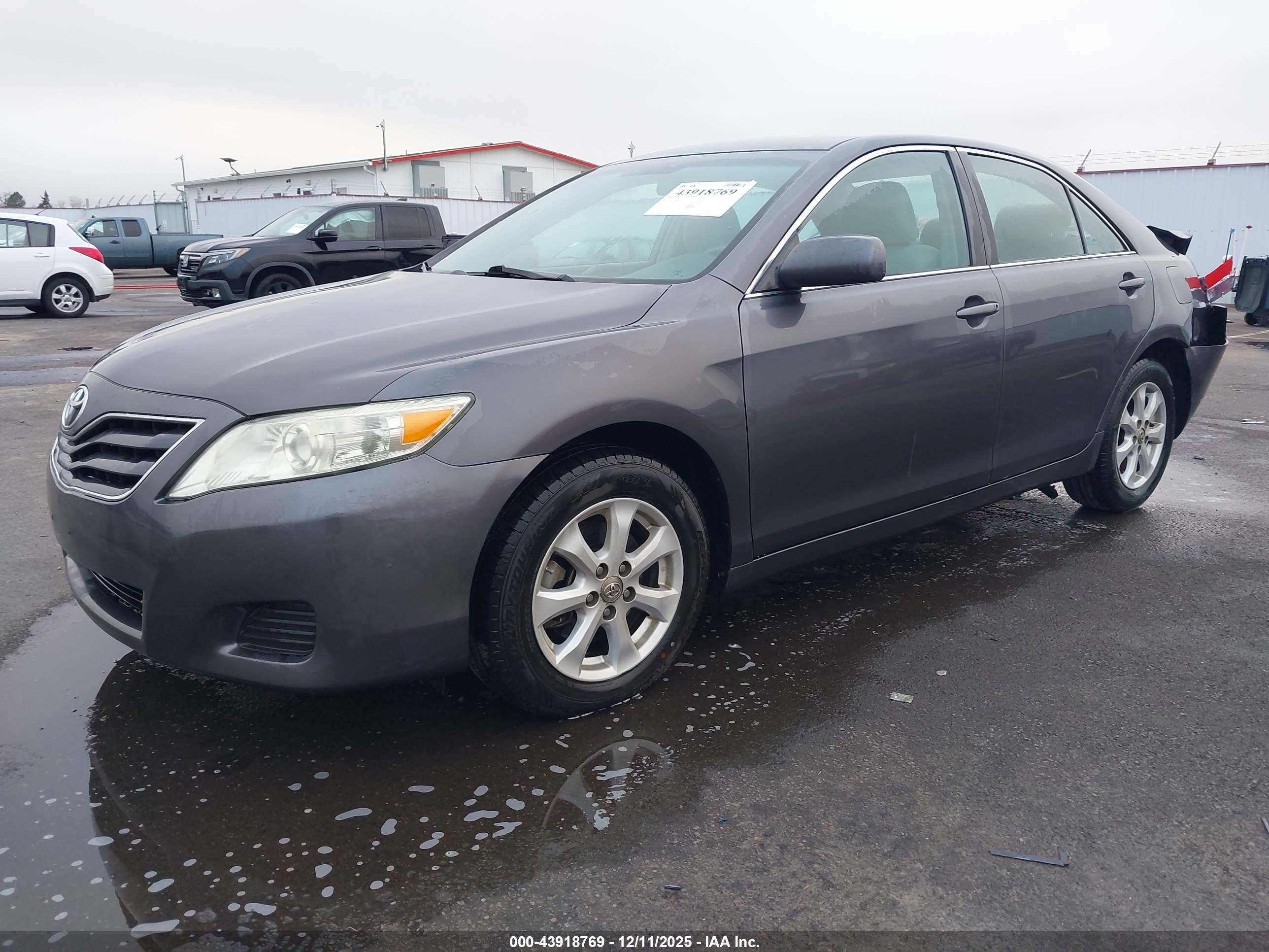 TOYOTA CAMRY image 2