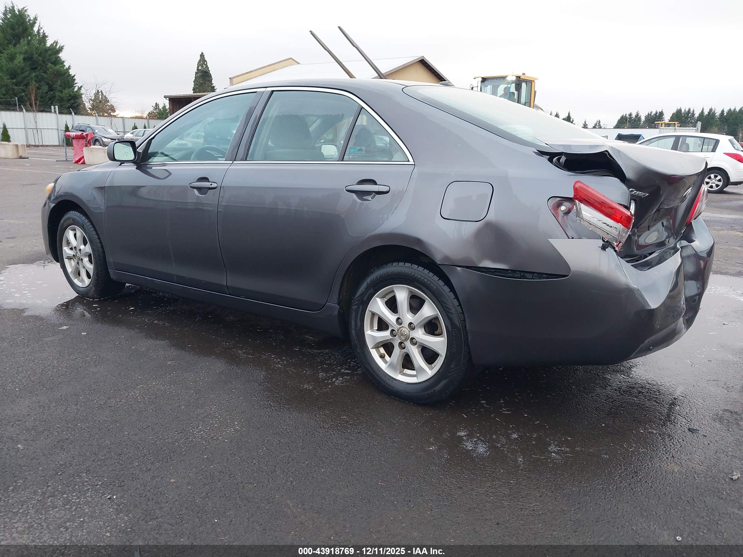 TOYOTA CAMRY image 3