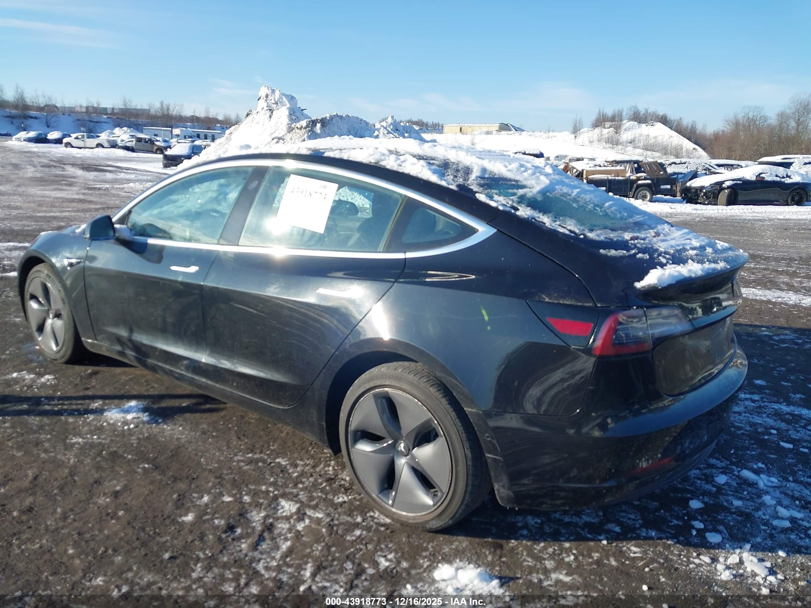 TESLA MODEL image 3