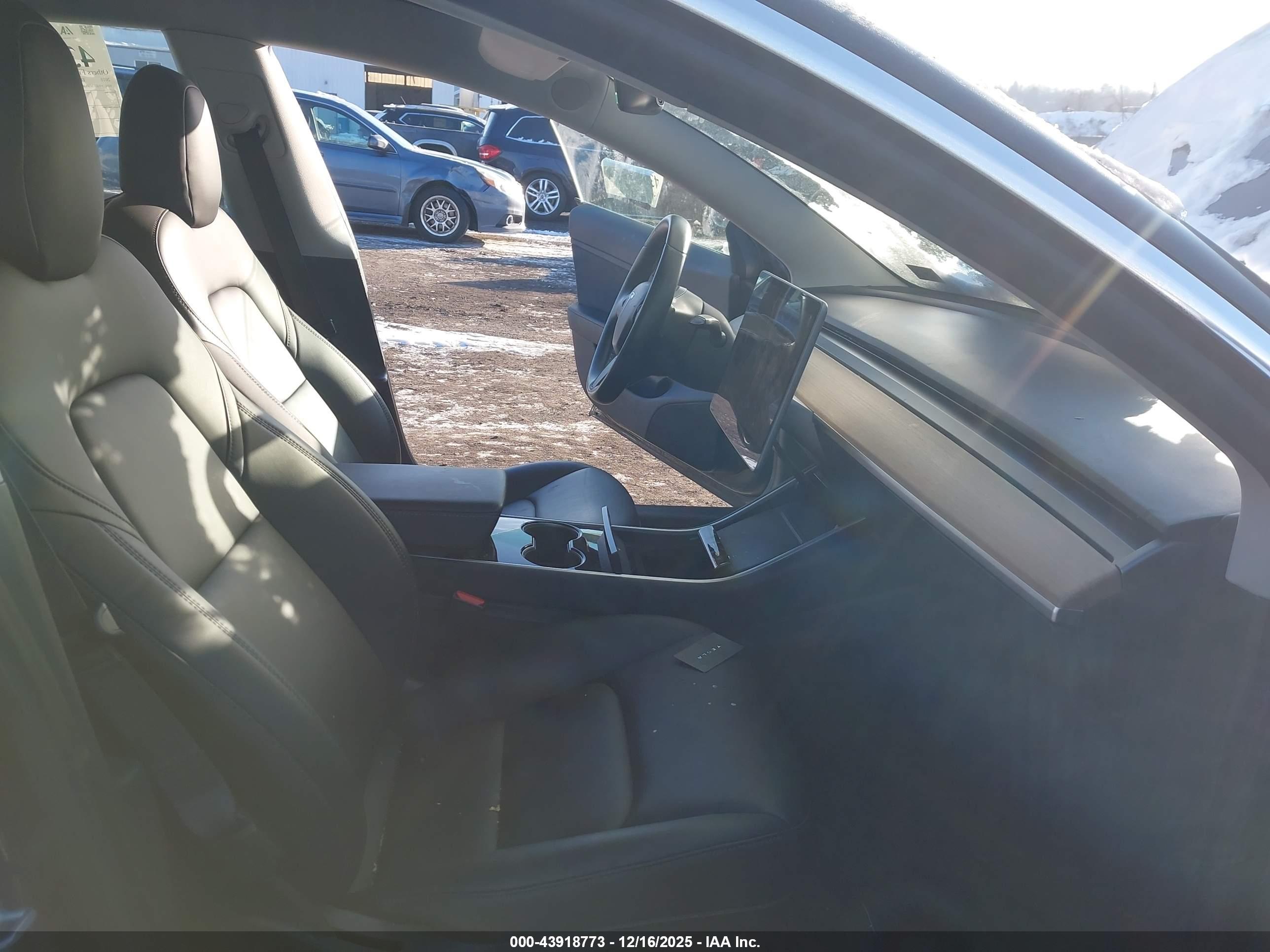 TESLA MODEL image 5