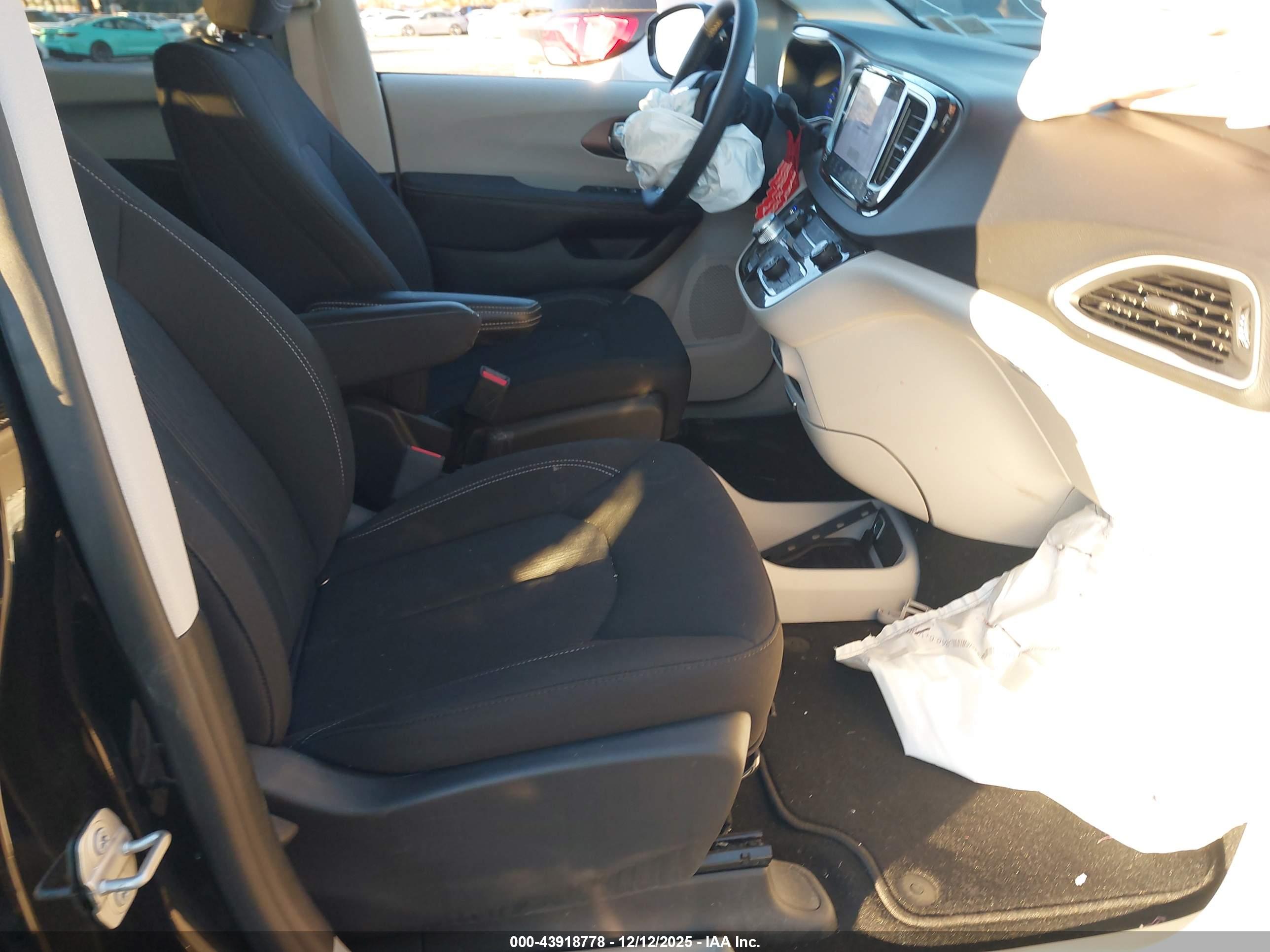 CHRYSLER VOYAGER image 5