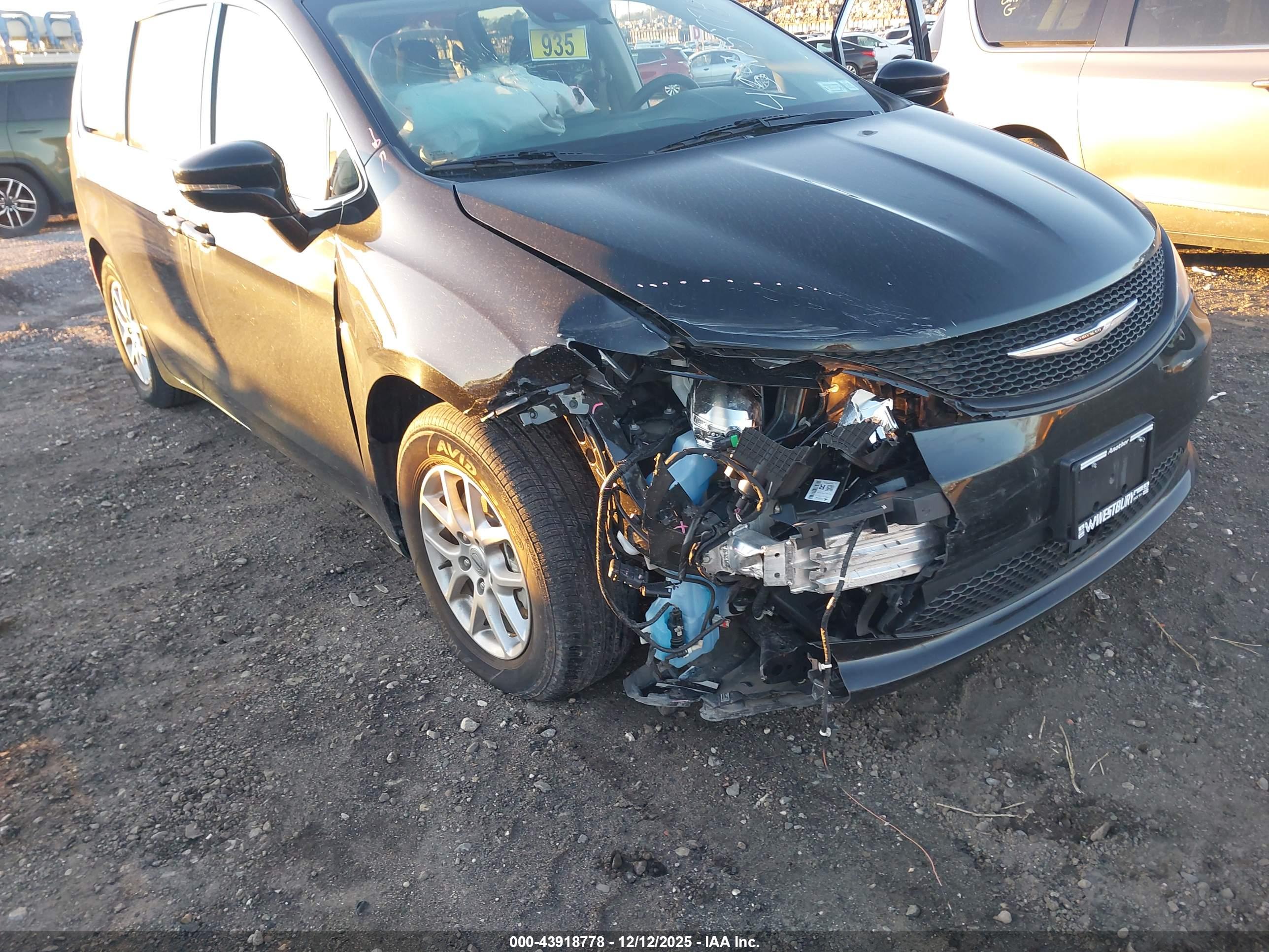 CHRYSLER VOYAGER image 6