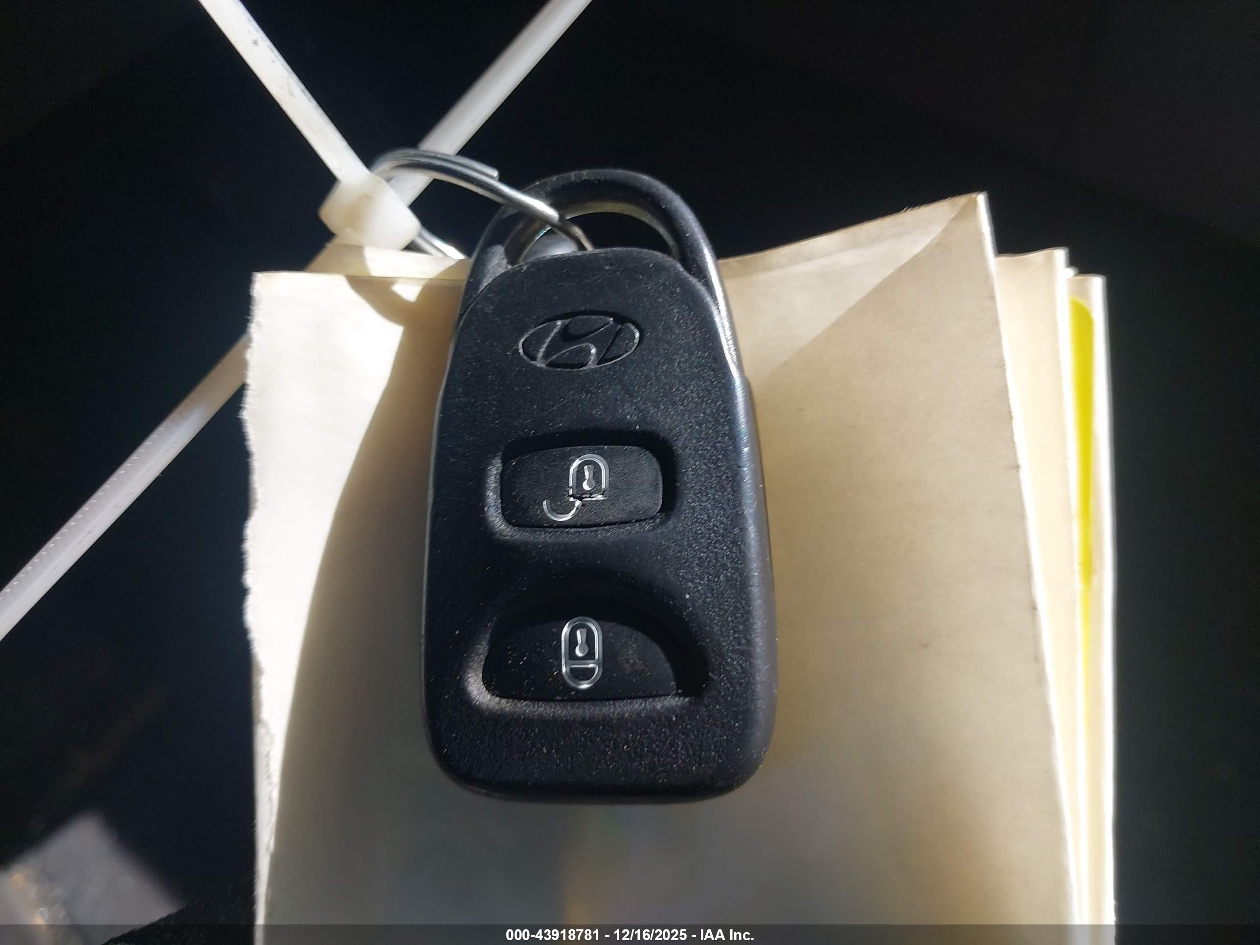 HYUNDAI SANTA image 11
