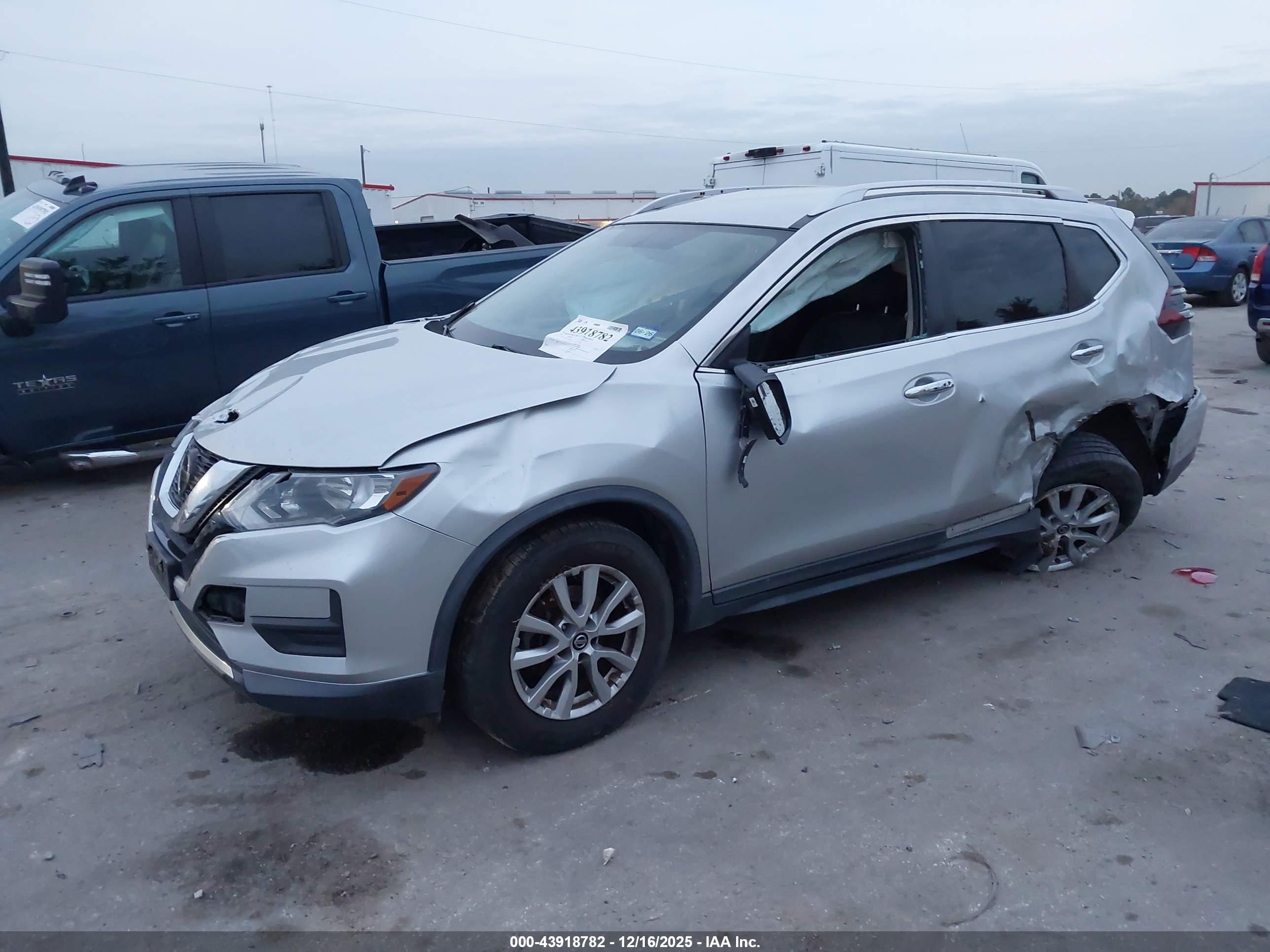 NISSAN ROGUE image 2