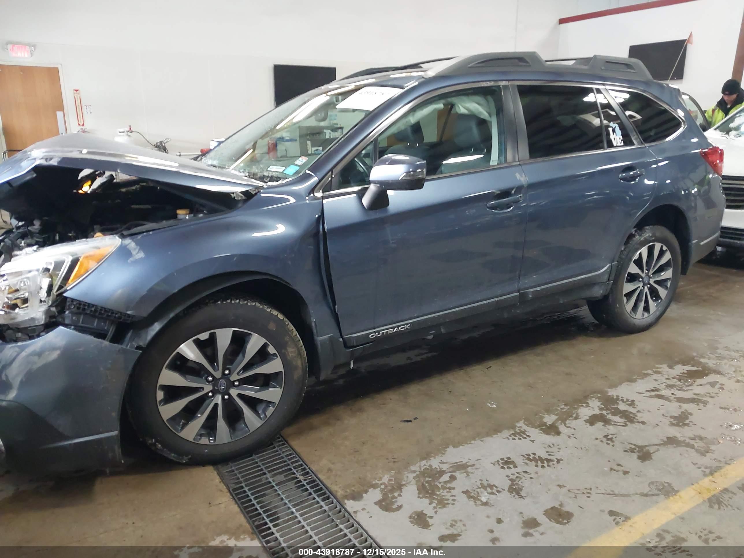 SUBARU OUTBACK image 2