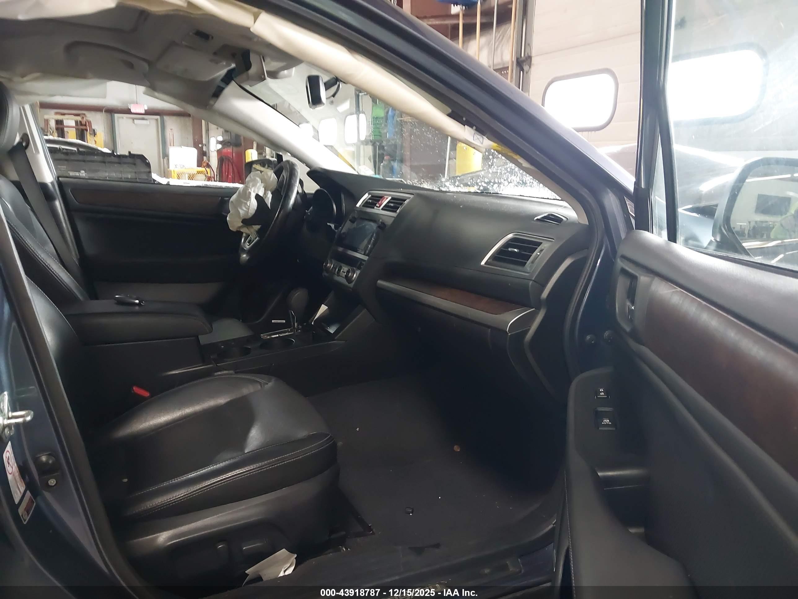 SUBARU OUTBACK image 5