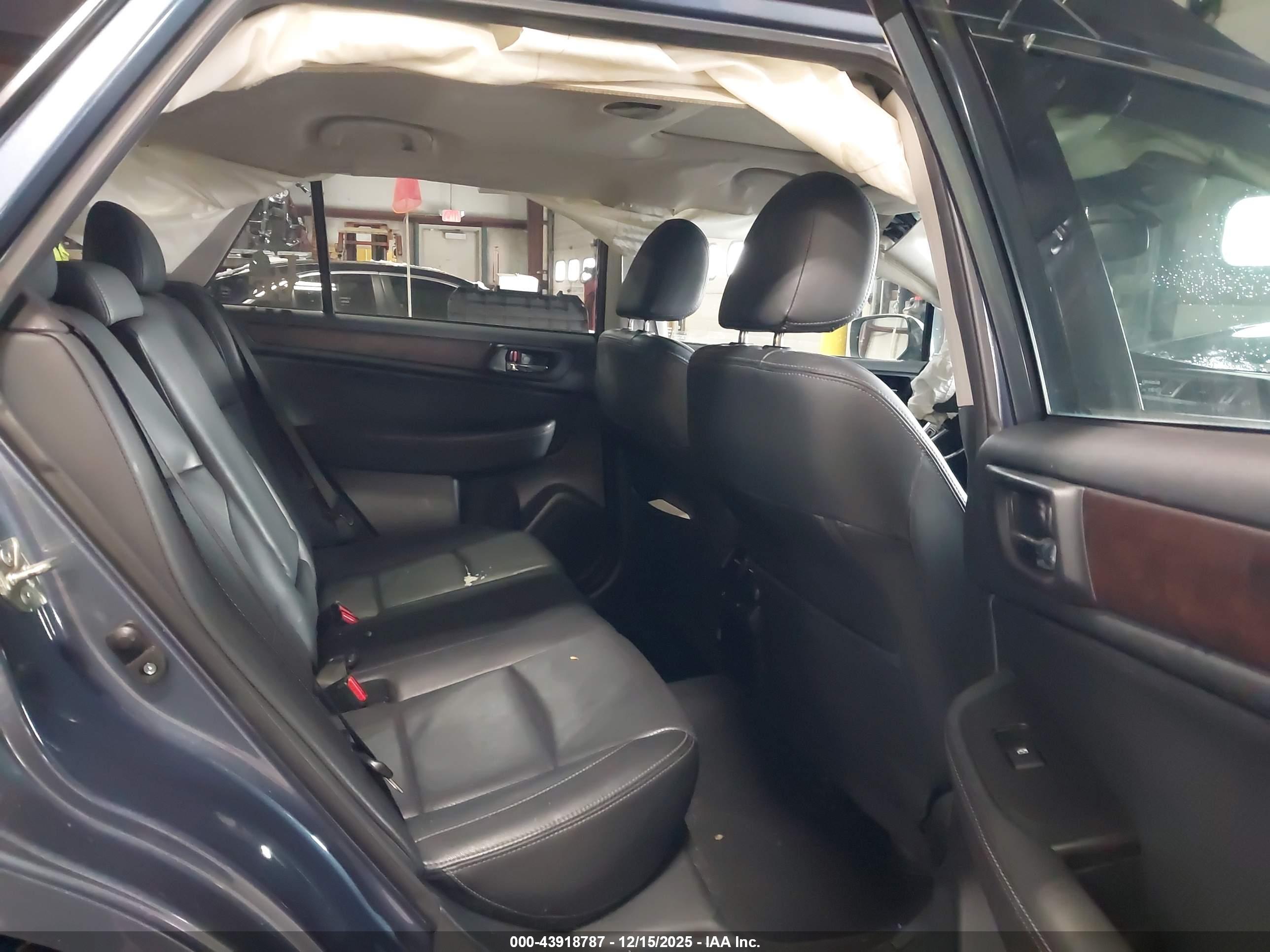 SUBARU OUTBACK image 8