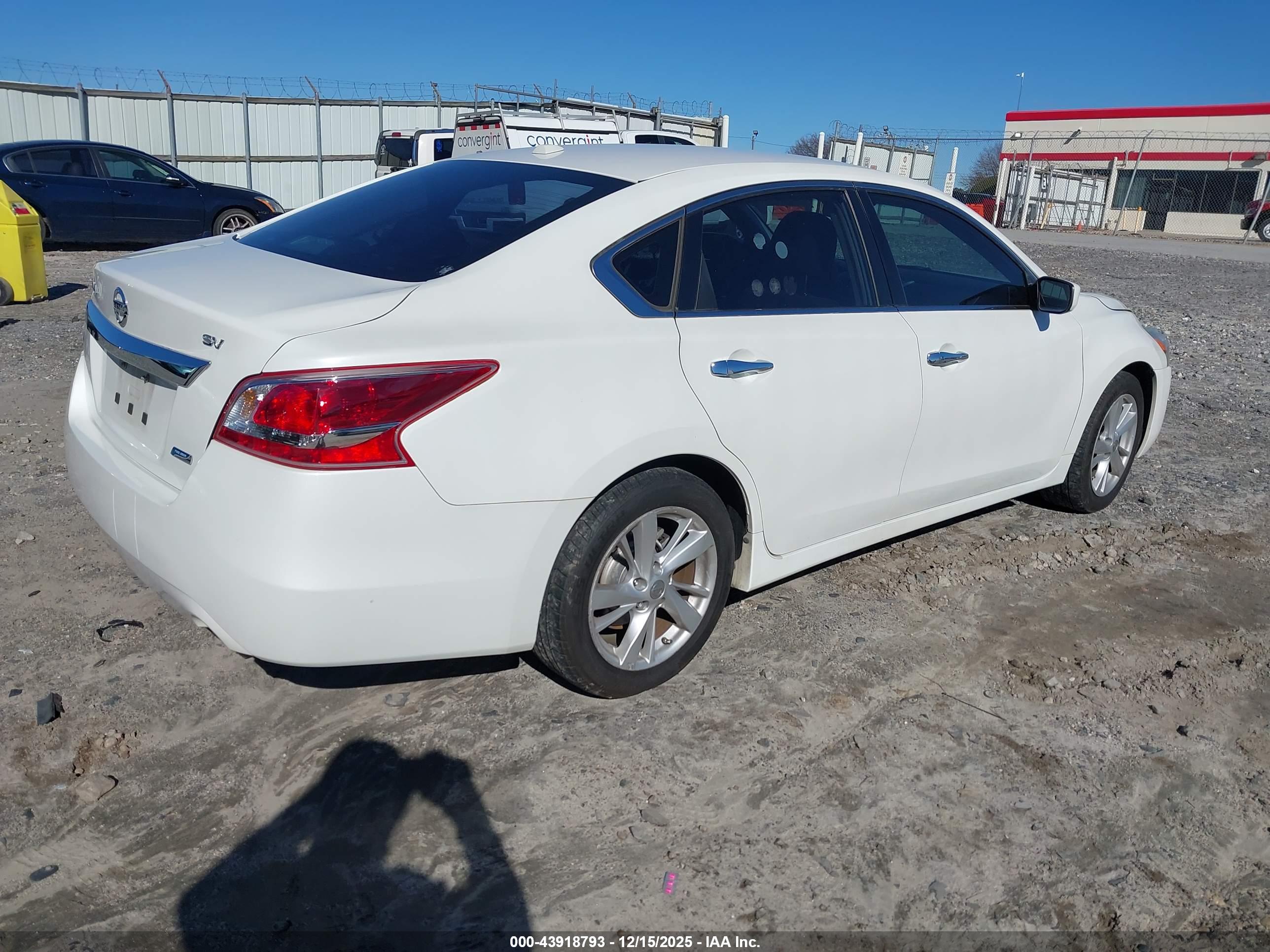 NISSAN ALTIMA image 4