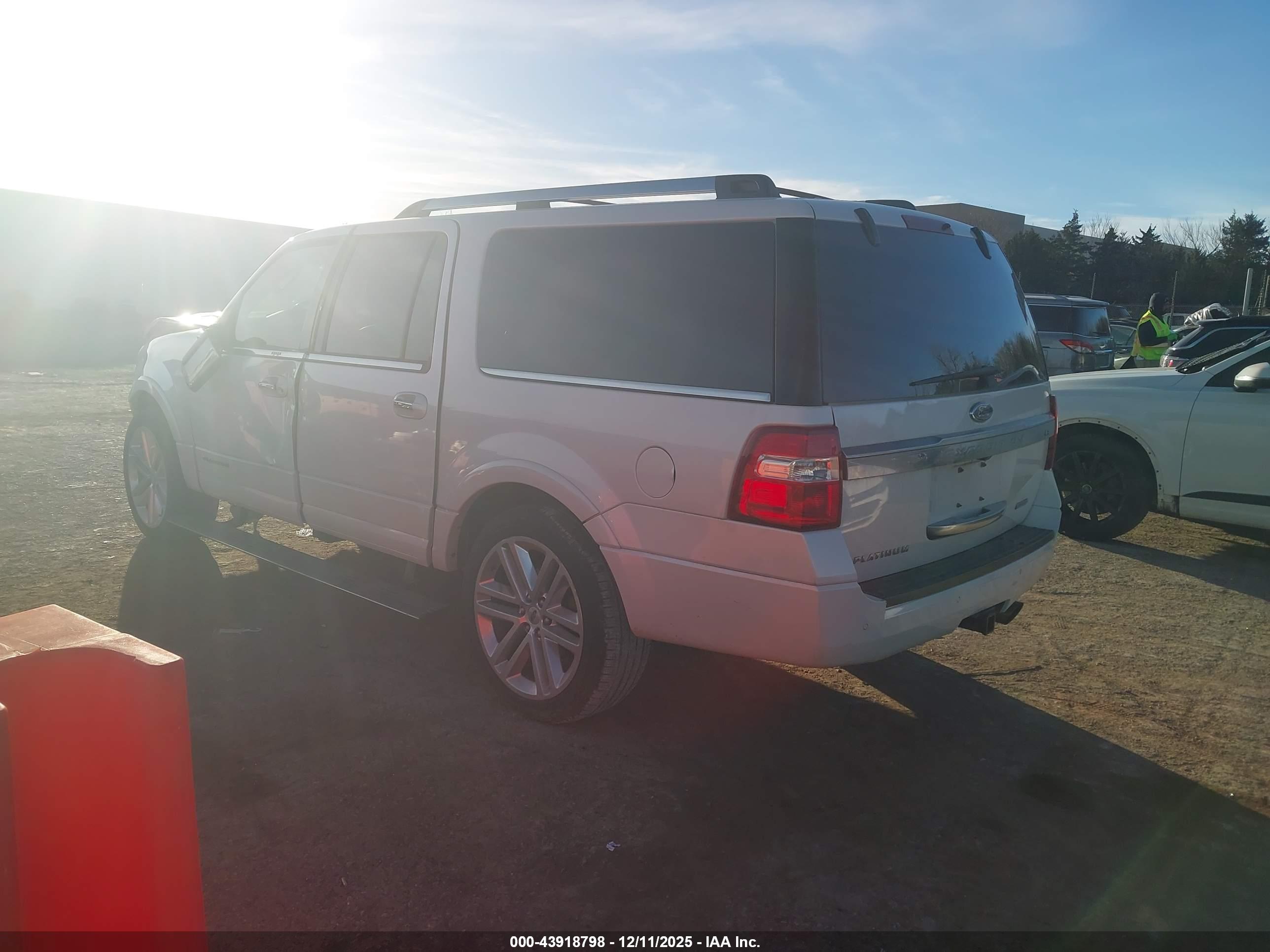 FORD EXPEDITION image 3