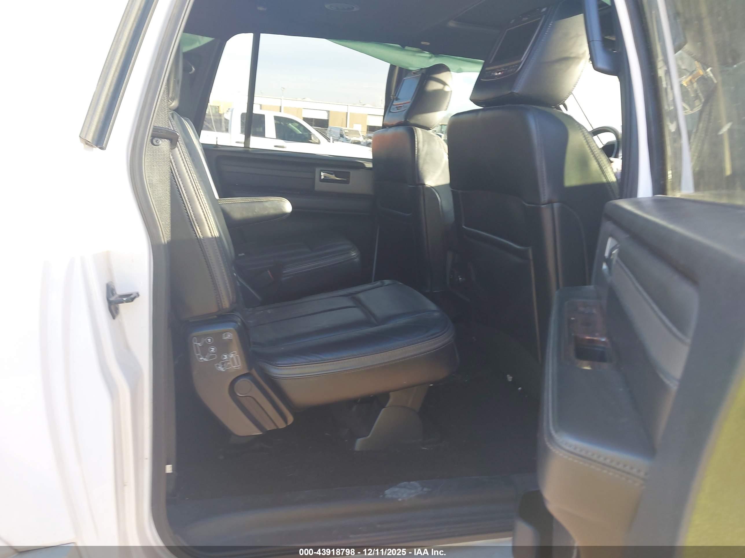 FORD EXPEDITION image 8