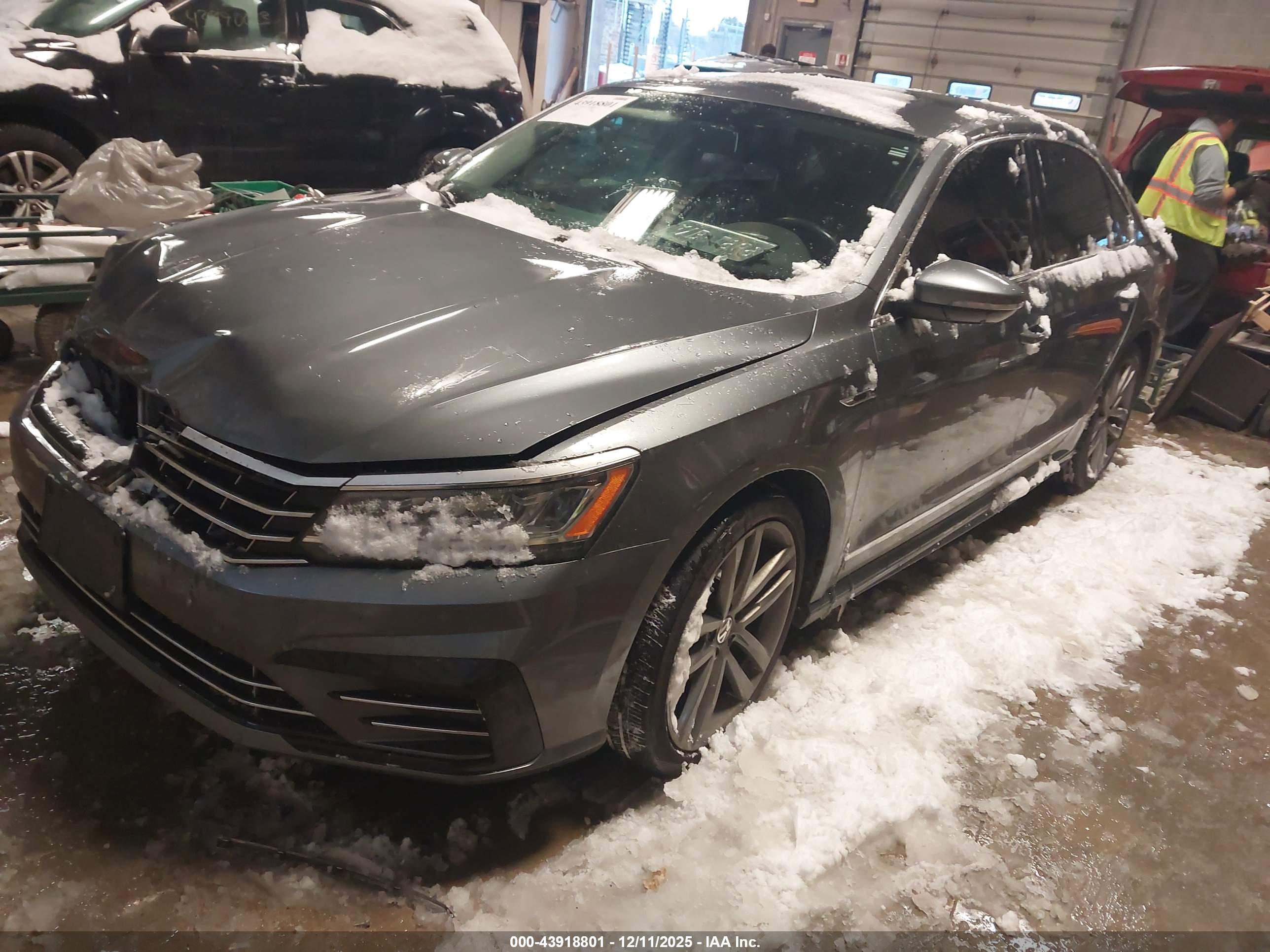 VOLKSWAGEN PASSAT image 2